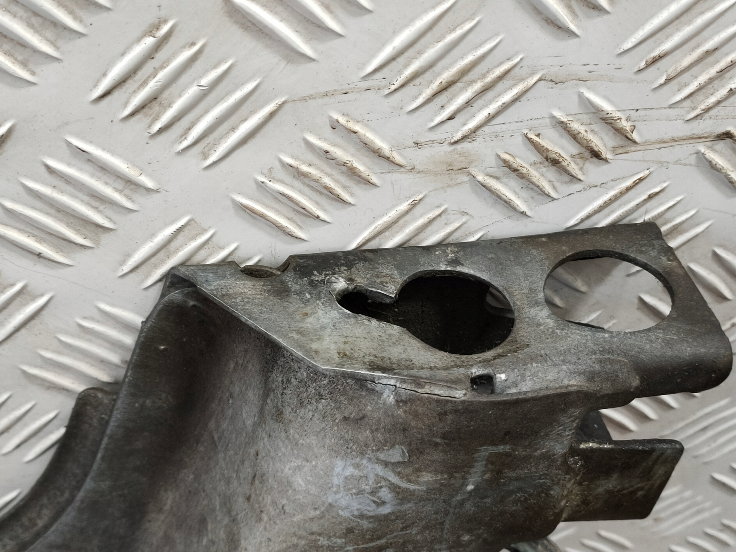 RENAULT ZOE Z.E. and 2013-2018 subframe below engine axle beam LAWA axle beam OE
