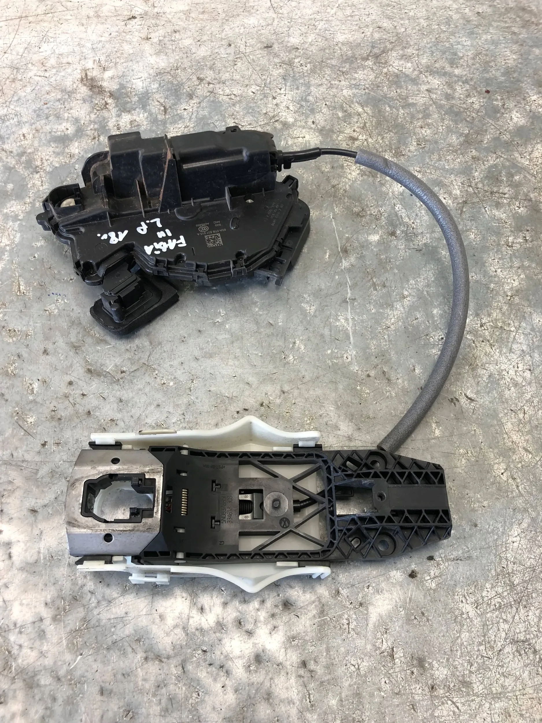 lock handle left front SKODA FABIA III KOMBI 5TB837015A 5E0837349A