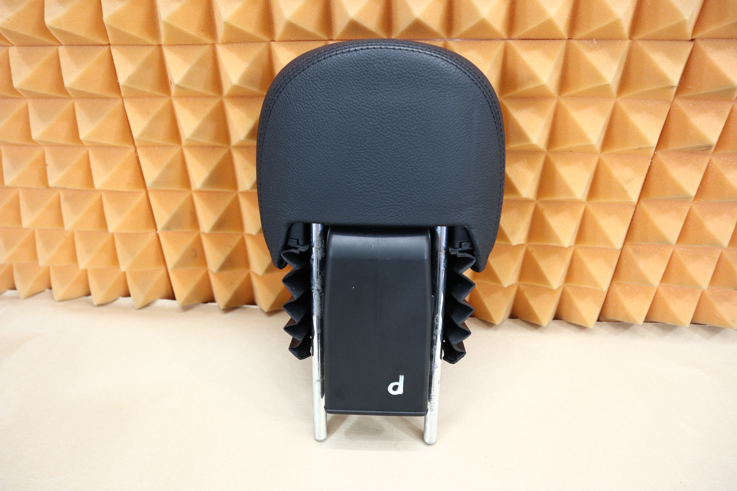 MERCEDES SLK 171 R171 ZAGŁÓWEK FOTELA PRAWY WENTYLOWANY Numer katalogowy części AVAR-PARTS MERCEDES SLK 171 R171 ZAGŁÓWEK FOTELA PRAWY WENTYLOWANY