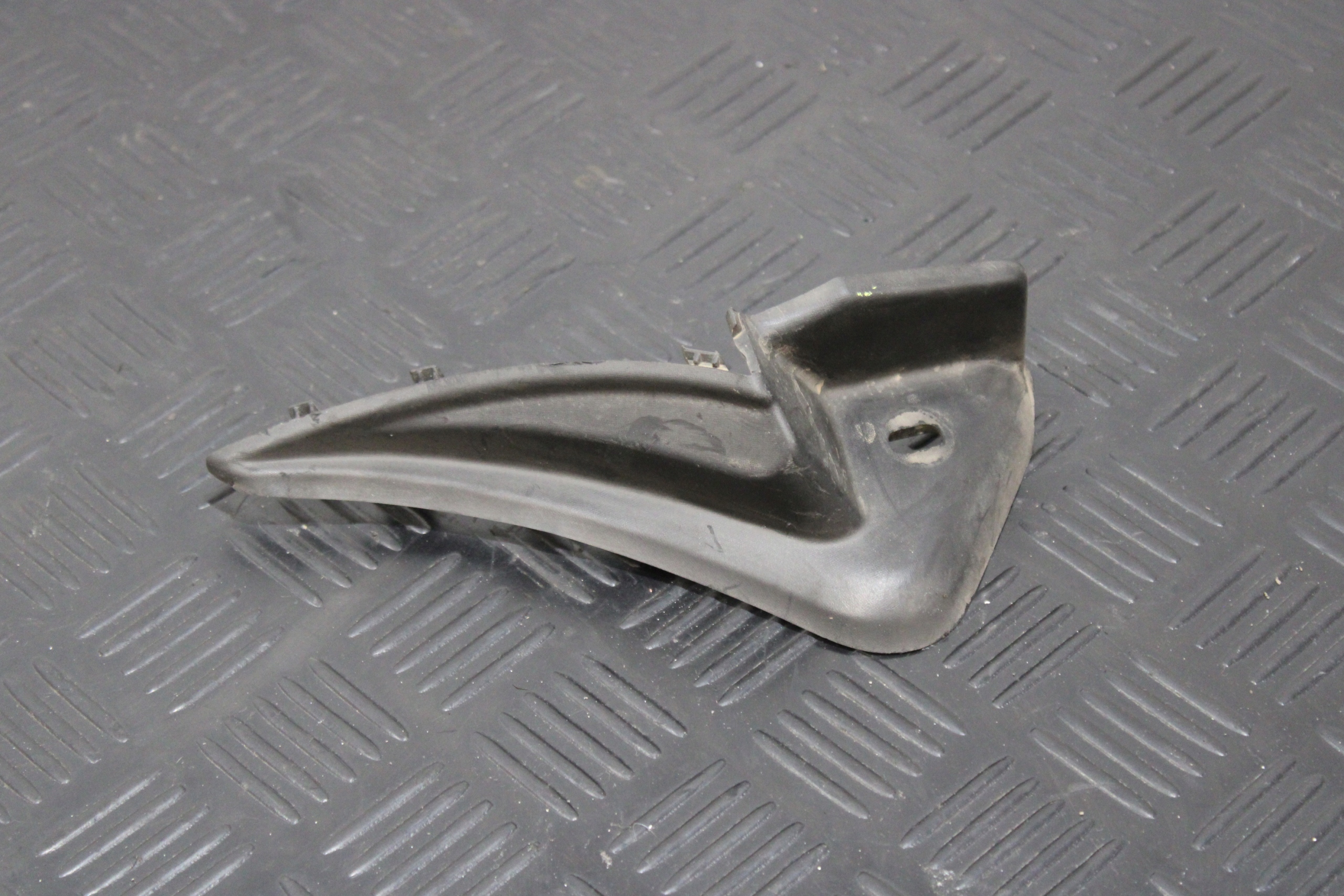 cover spoiler under the window left 668632084R RENAULT CAPTUR II 2