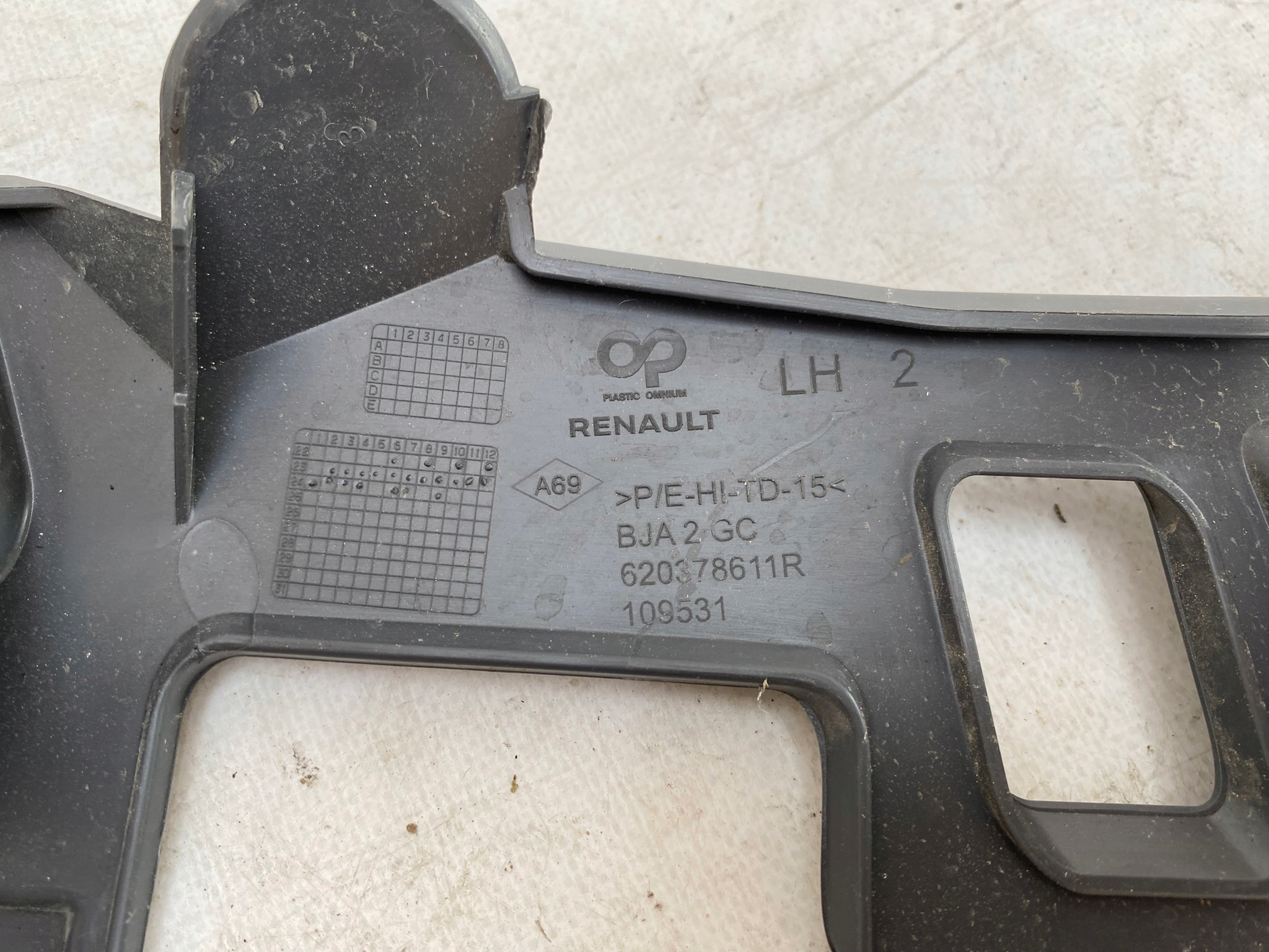 RENAULT CLIO V 5 LIFT 23- holder bumper bracket left front 620378611R