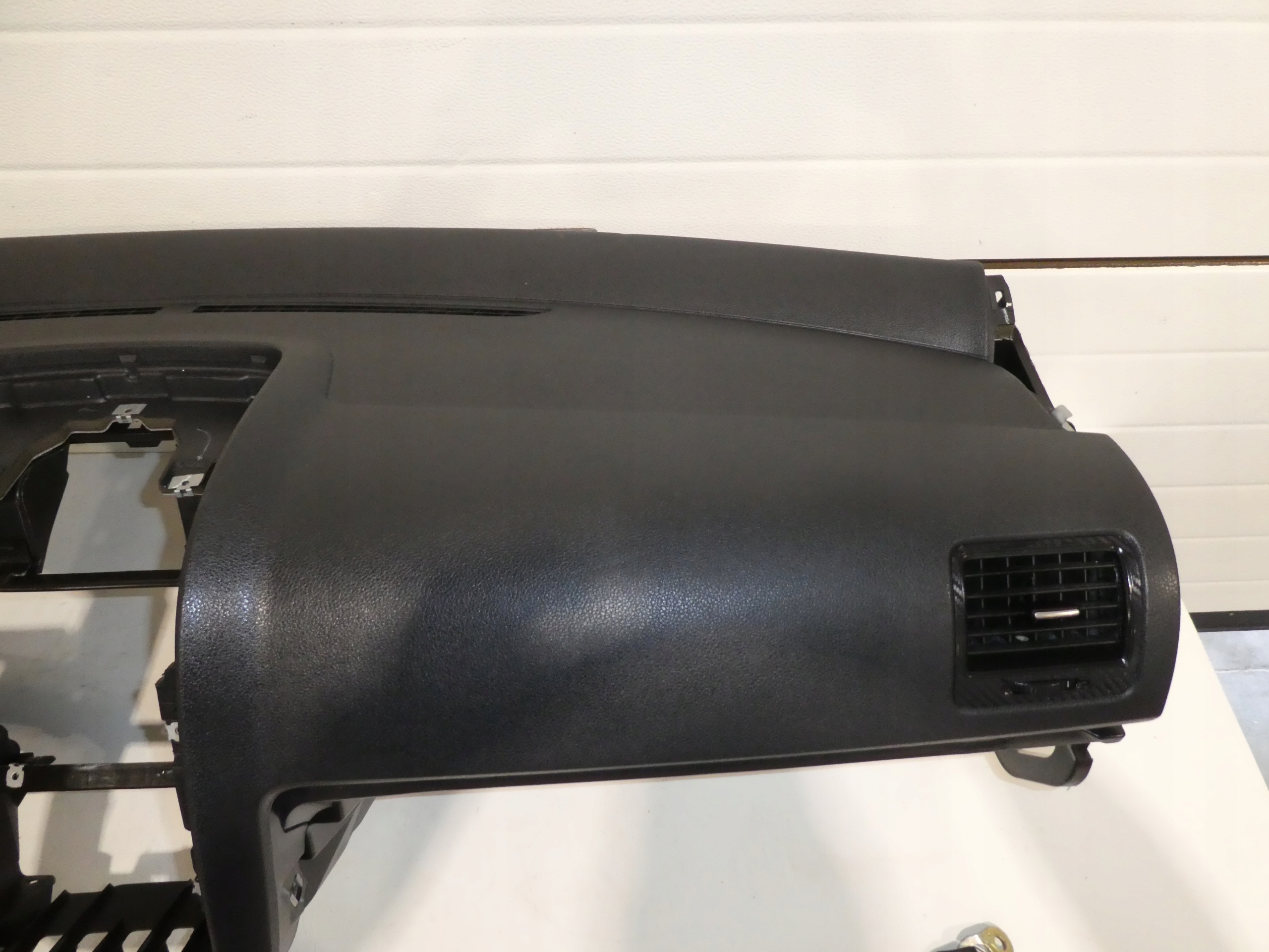 dashboard instrument panel console cockpit VW GOLF V tension belts