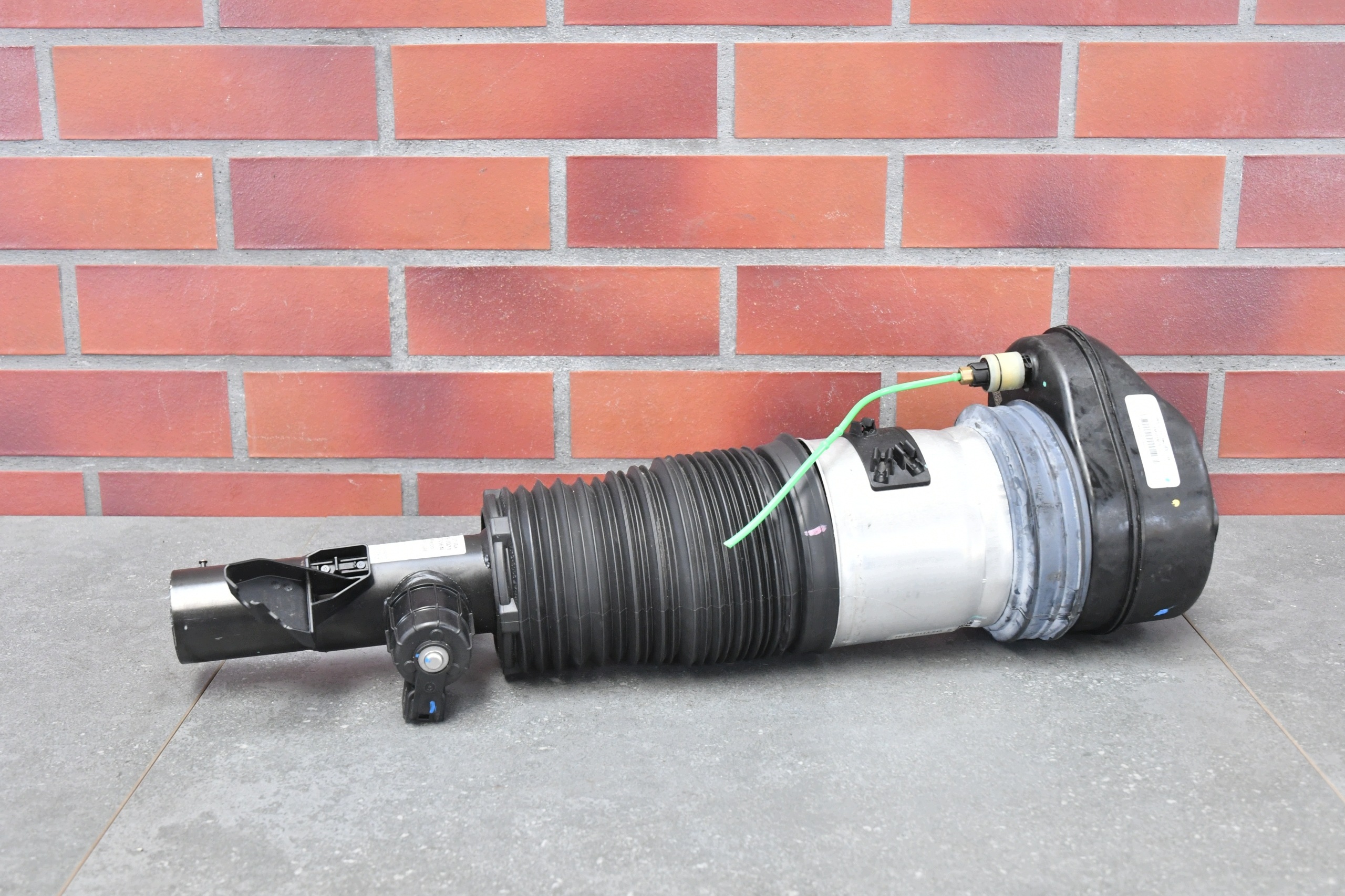 shock absorber left front front PNEUMATYCZNY BMW X7 G07 M60iX 3166km