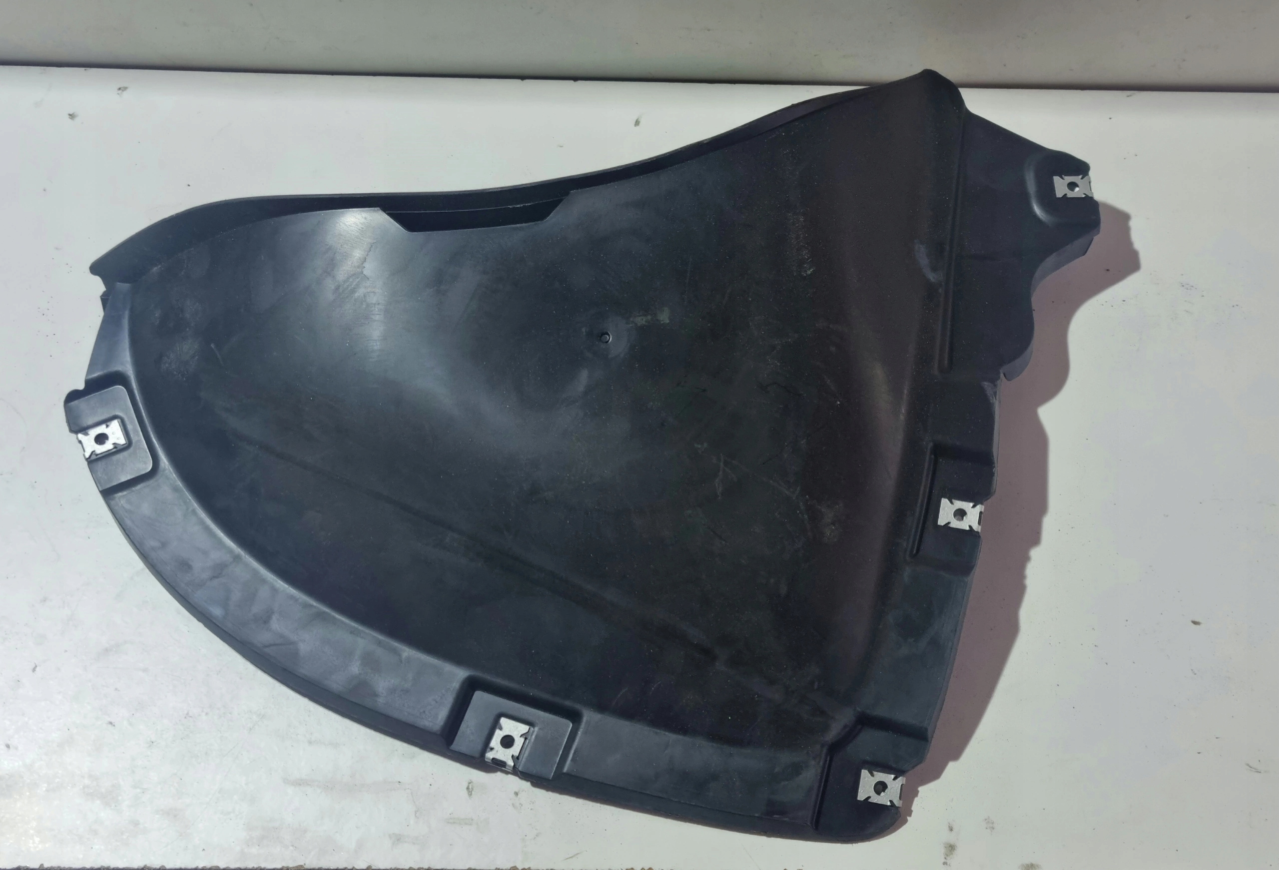 cover of a bumper mudguard left front VW ID4