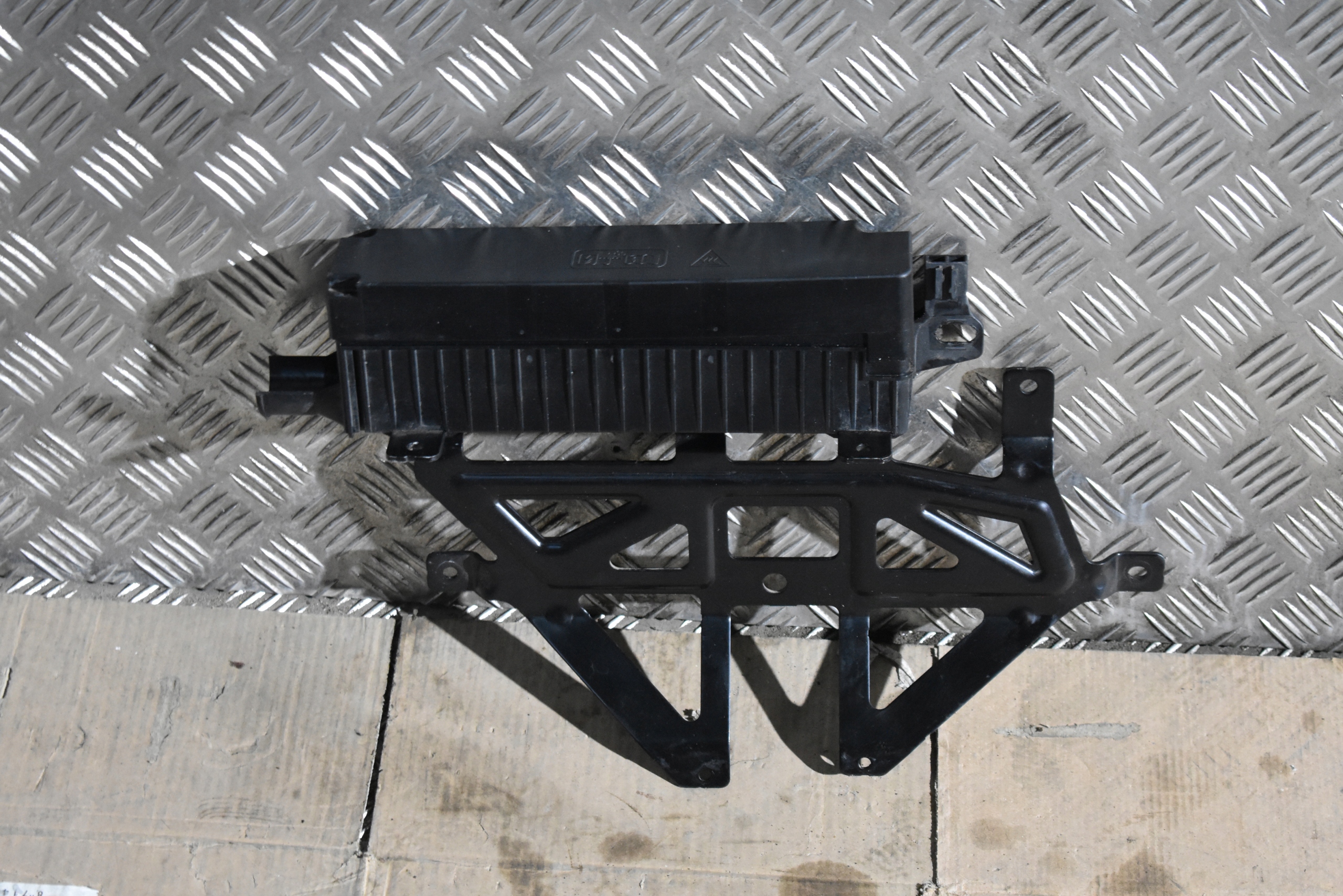IDEALNY bracket holder PORSCHE TAYCAN 1