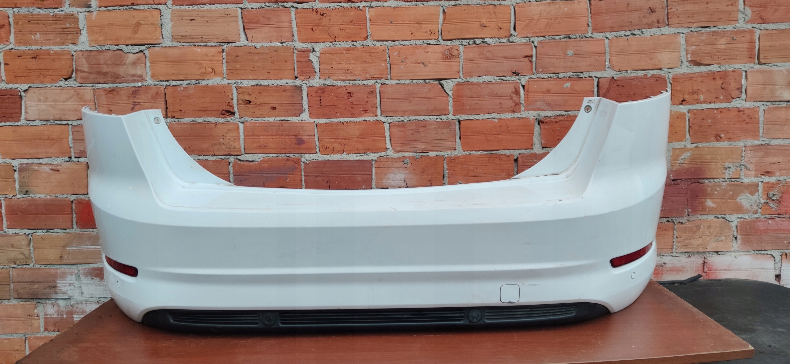 Mondeo MK4 LIFT zderzak hatchback tył czujniki F6