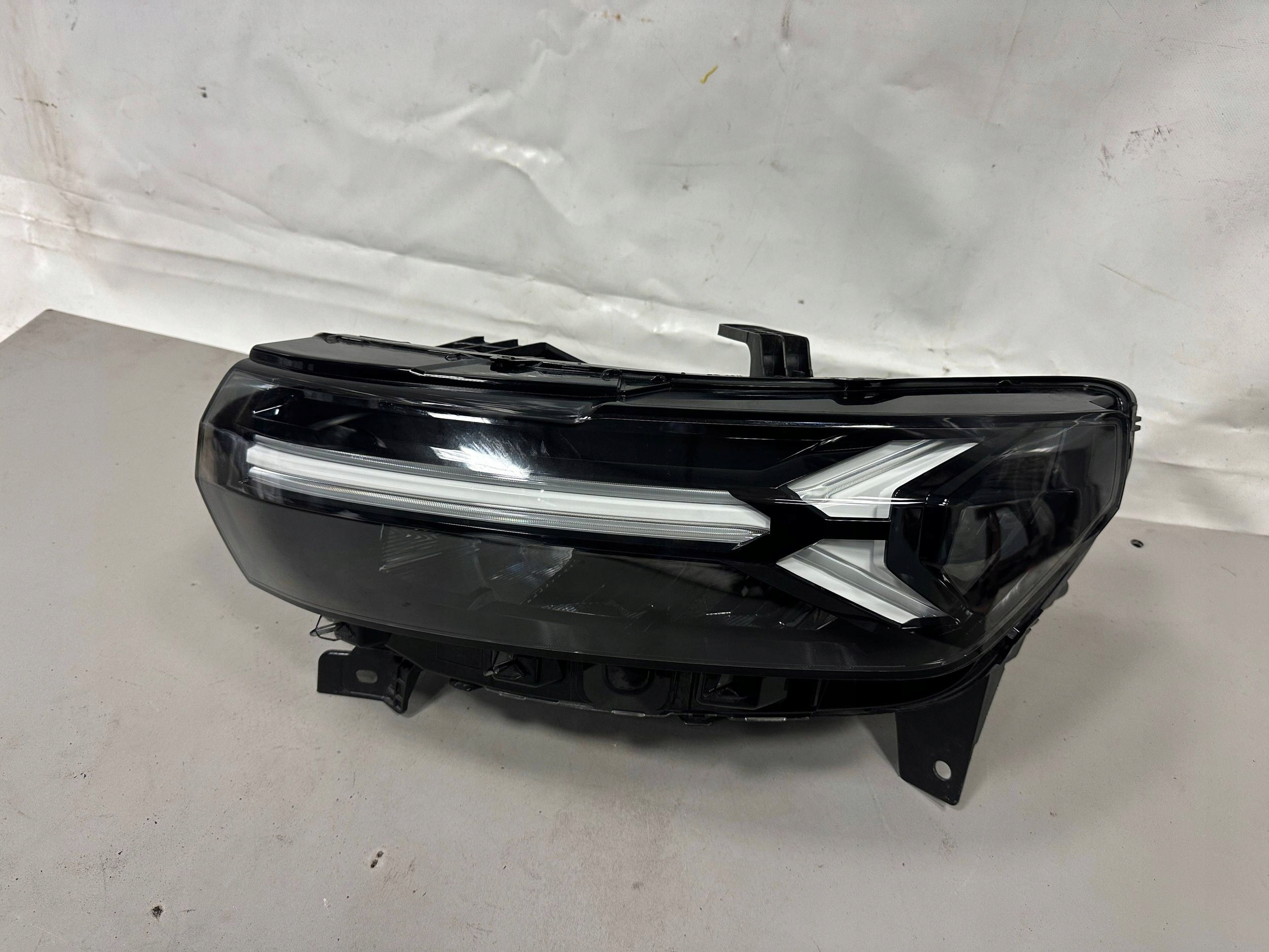 DACIA DUSTER III light front left 260603515R