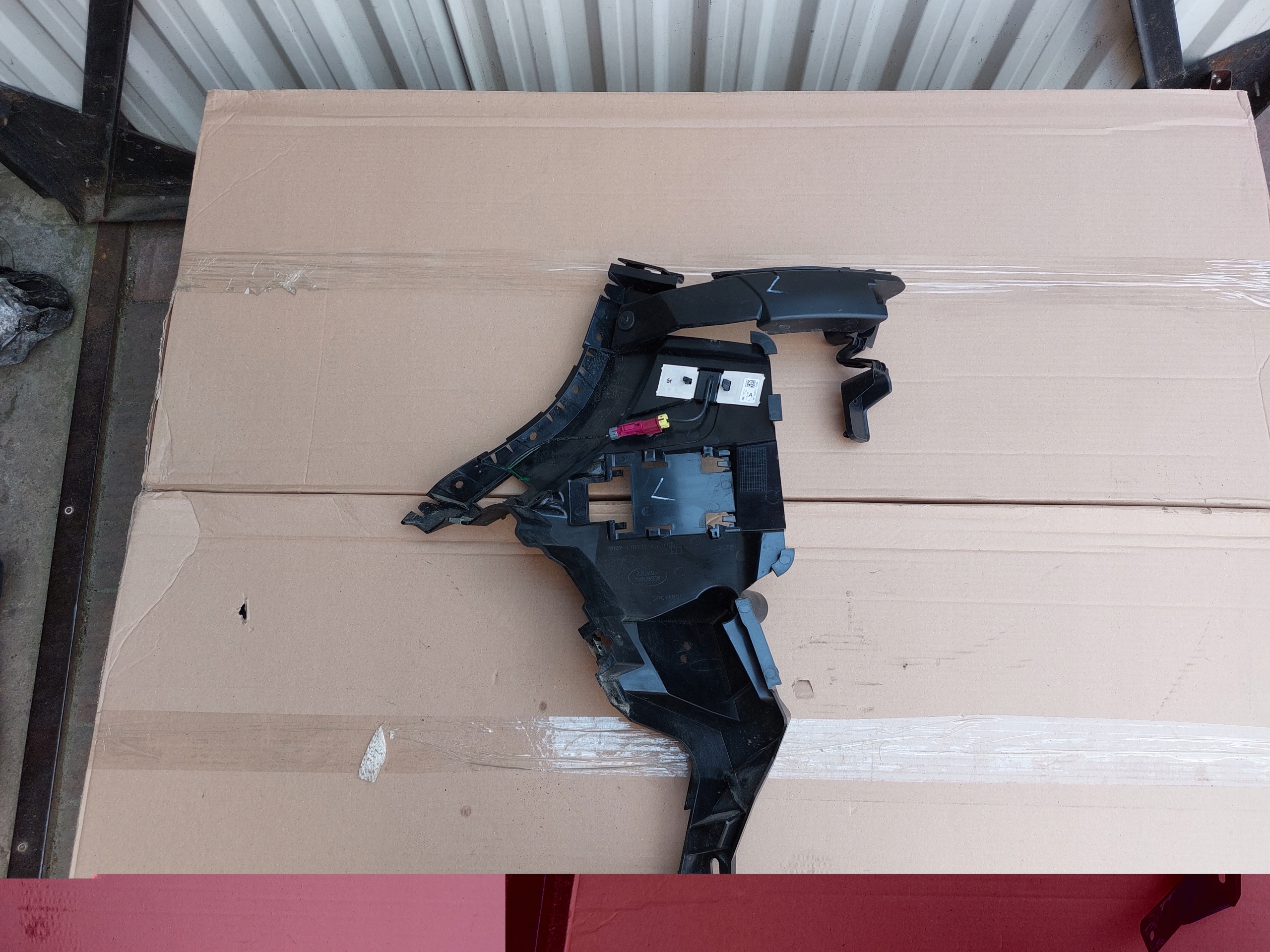 bumper bracket left rear part RANGE ROVER L551 21r