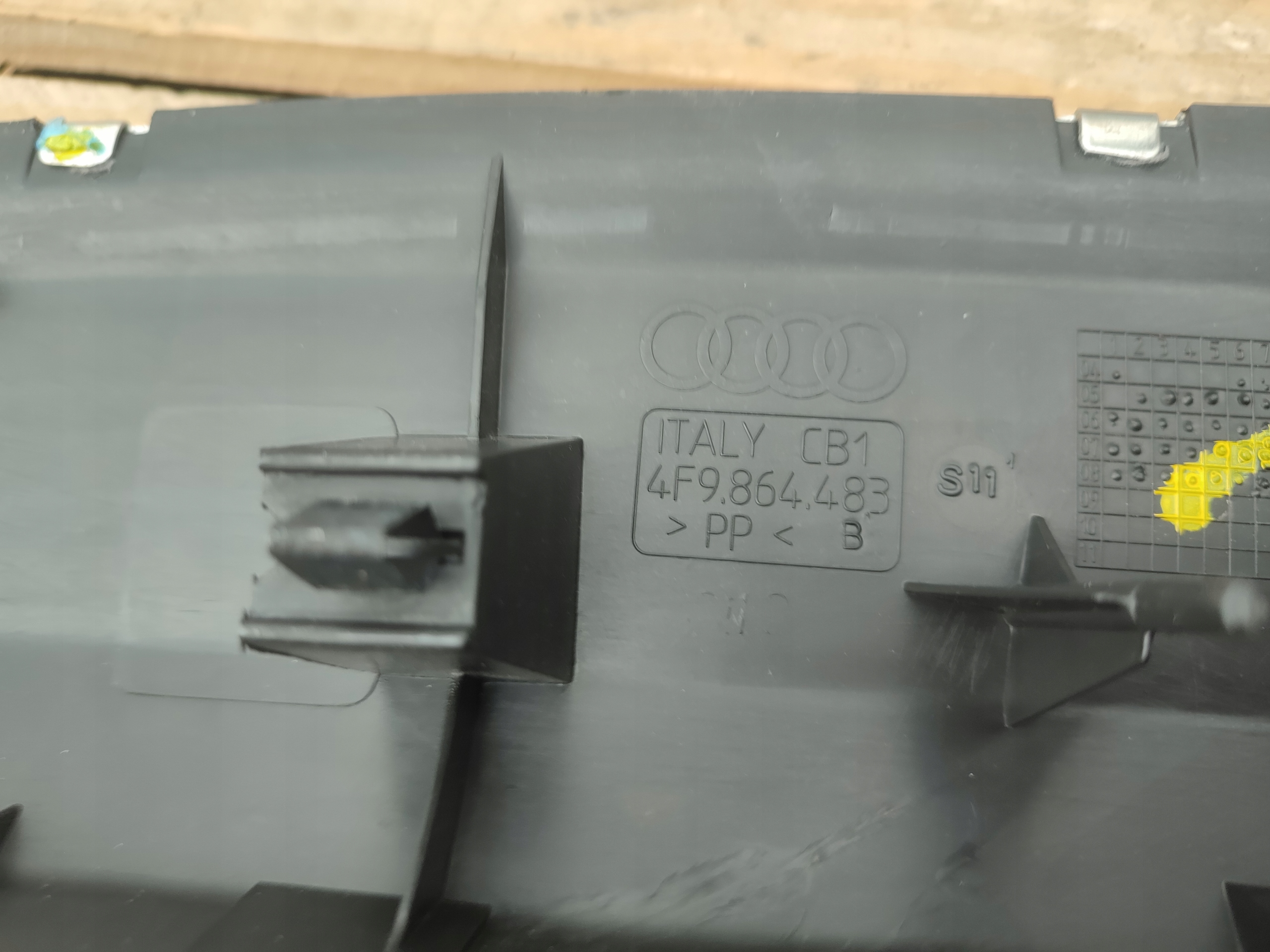 cover of the threshold boot Audi A6 C6 Kombi 4F9864483A