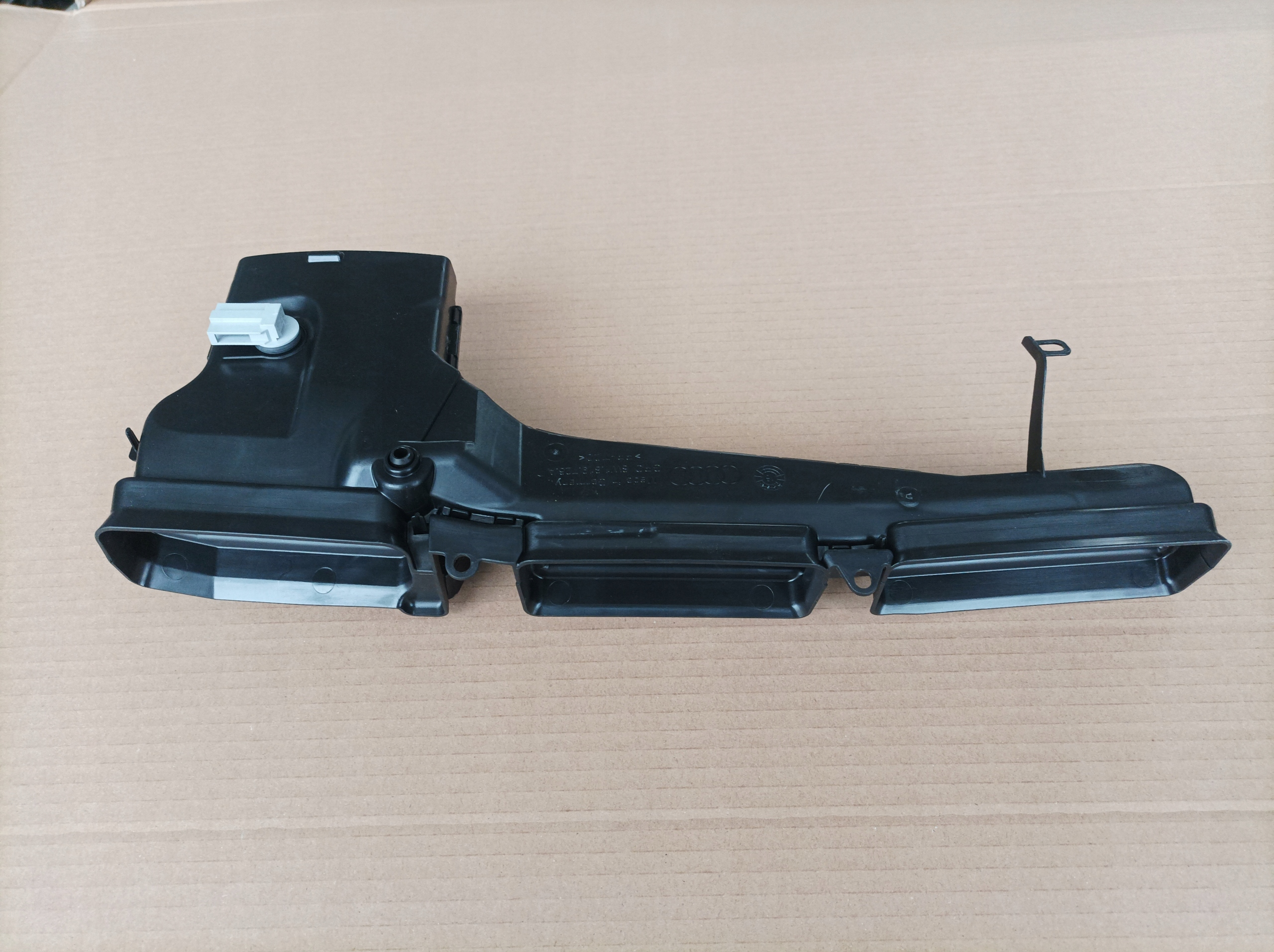 AUDI A4 b9 рульове колесо повітрозабірник 8W1819726A