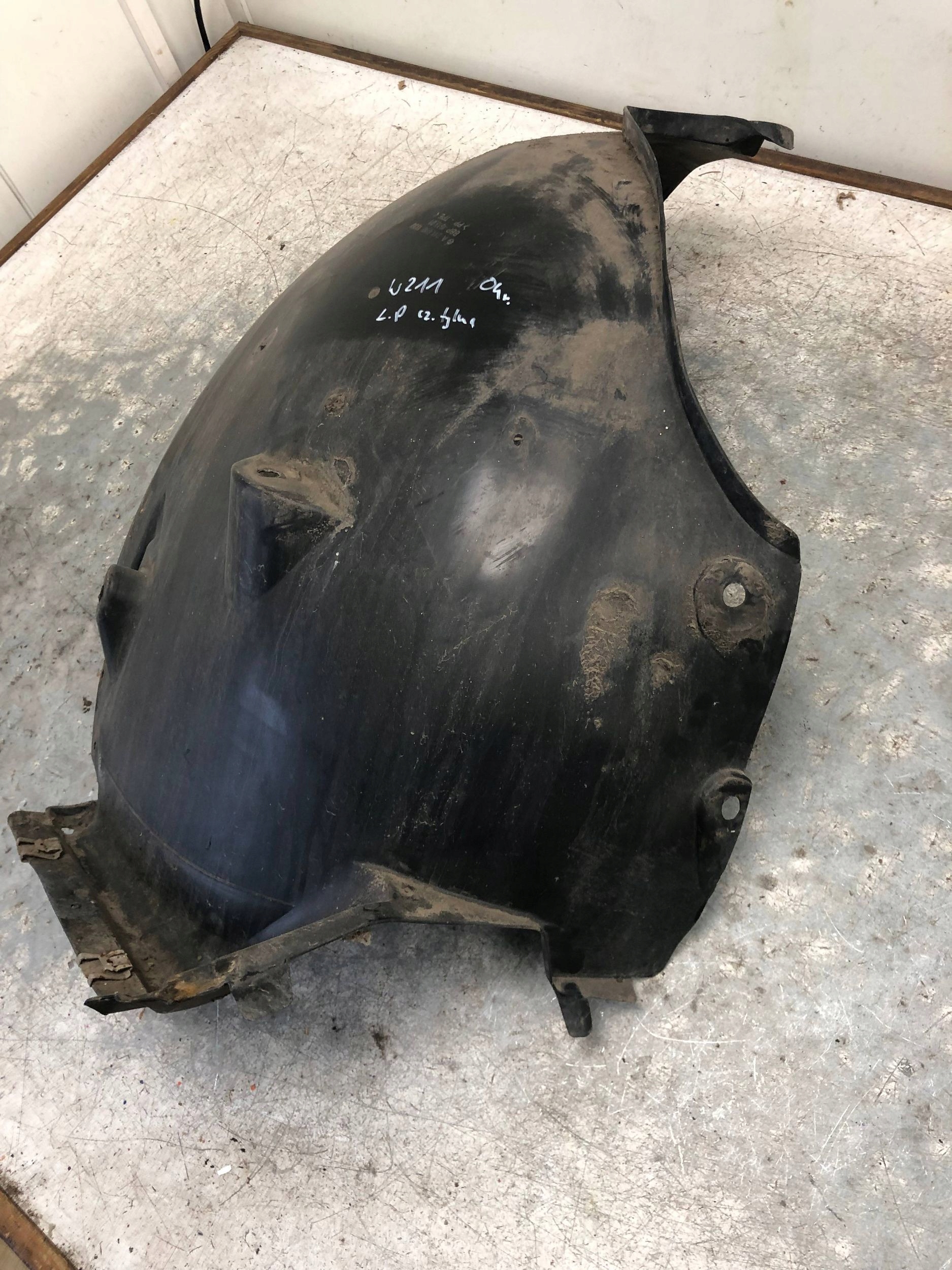 mudguard left front part rear MERCEDES W211 A2116901330