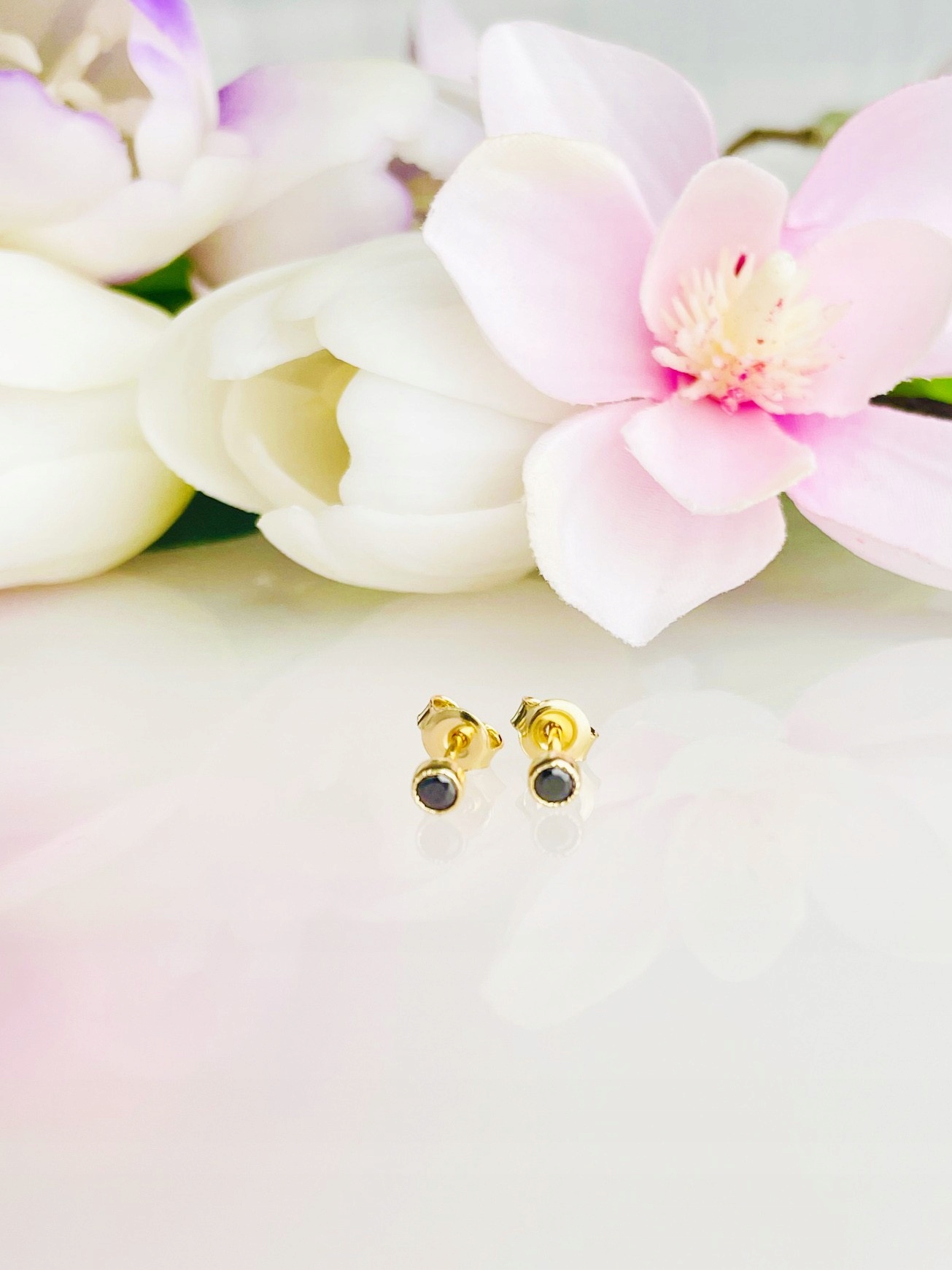 Zlaté náušnice s onyxem