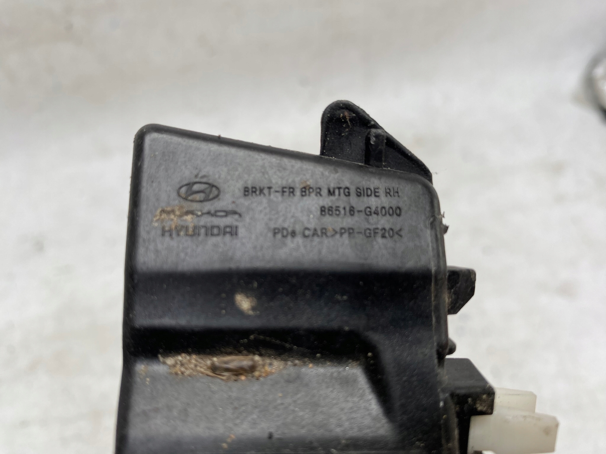 HYUNDAI I30 3 III 17- right bumper bracket front holder 86516-G4000