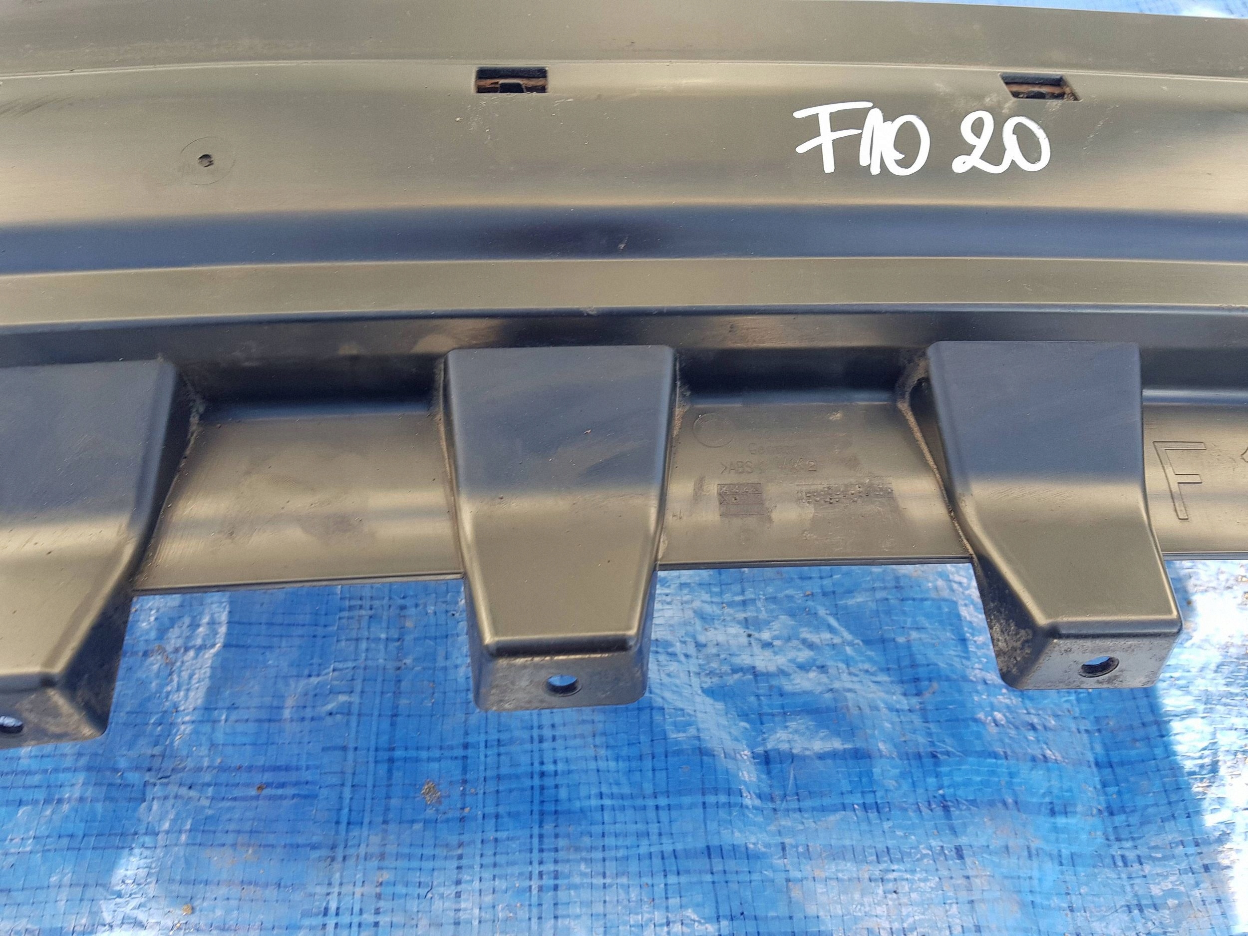 BMW 5 F10 bumper support pillar support holder rear part rear. 7204017