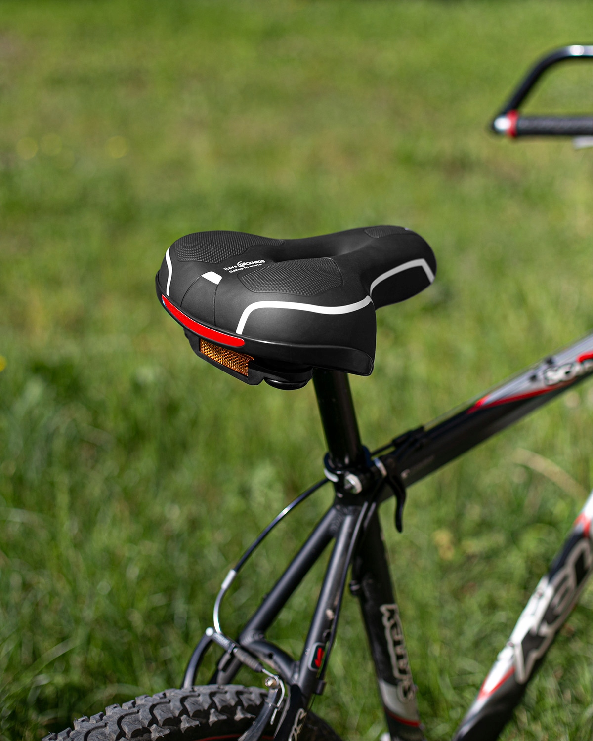 SIODEŁKO ROWEROWE AMORTYZUJĄCE Z WENTYLACJĄ SPORTOWE WYGODNE ODBLASKOWE Marka inna