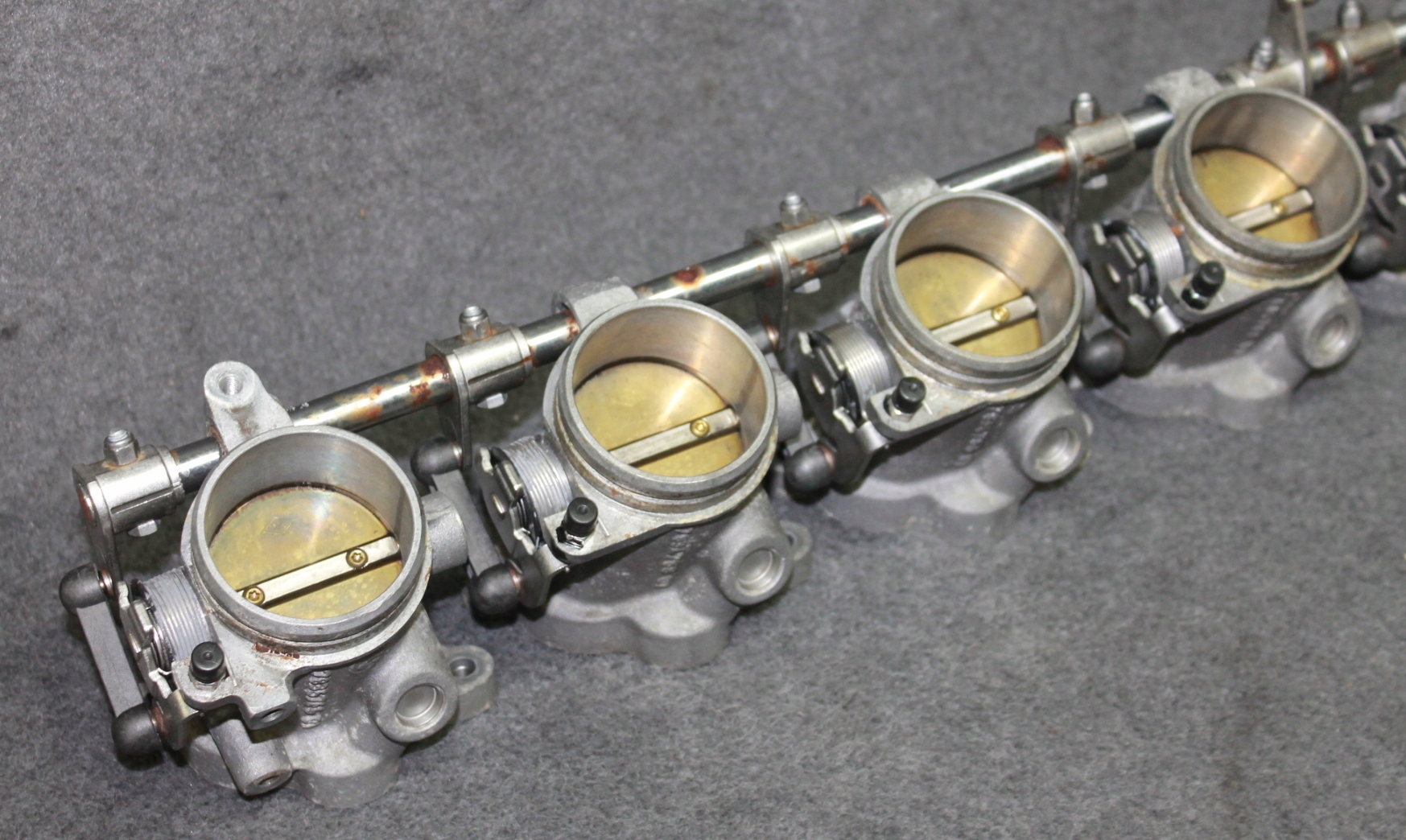 BMW E60 E63 M5 M6 S85B50A V10 5.0i PRZEPUSTNICE Motore 6-10 7834788