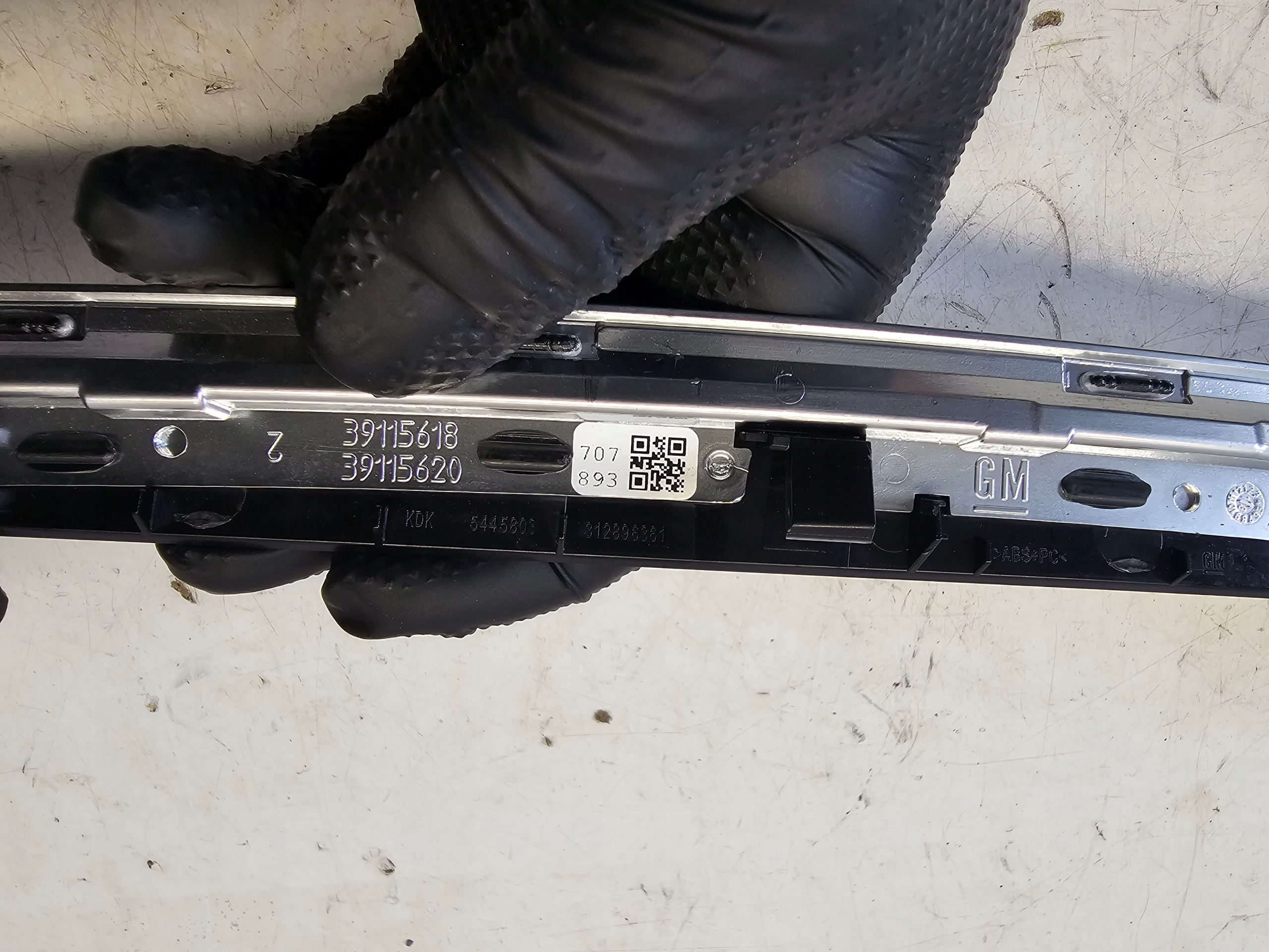 OPEL INSIGNIA B Moulage DEKOR du tableau de bord Console 39115618