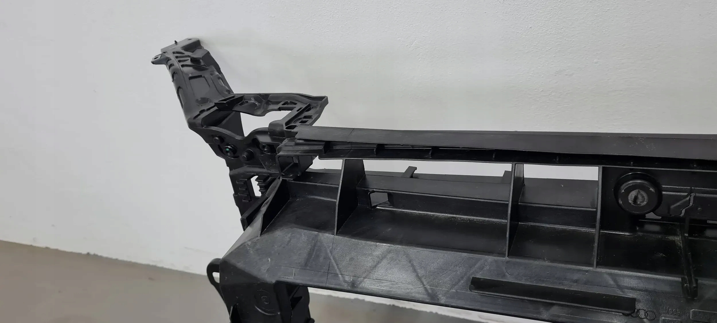 Q3 83A support panel for radiators pillar iron 2.0 TFSI 83A805594J