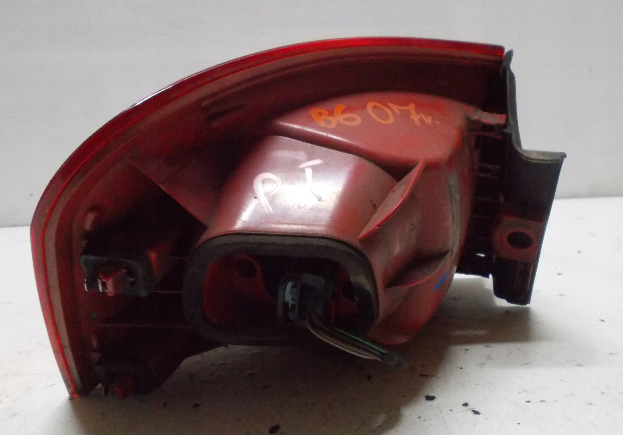 VW PASSAT B6 KOMBI 1.9 TDI 07R light right rear part