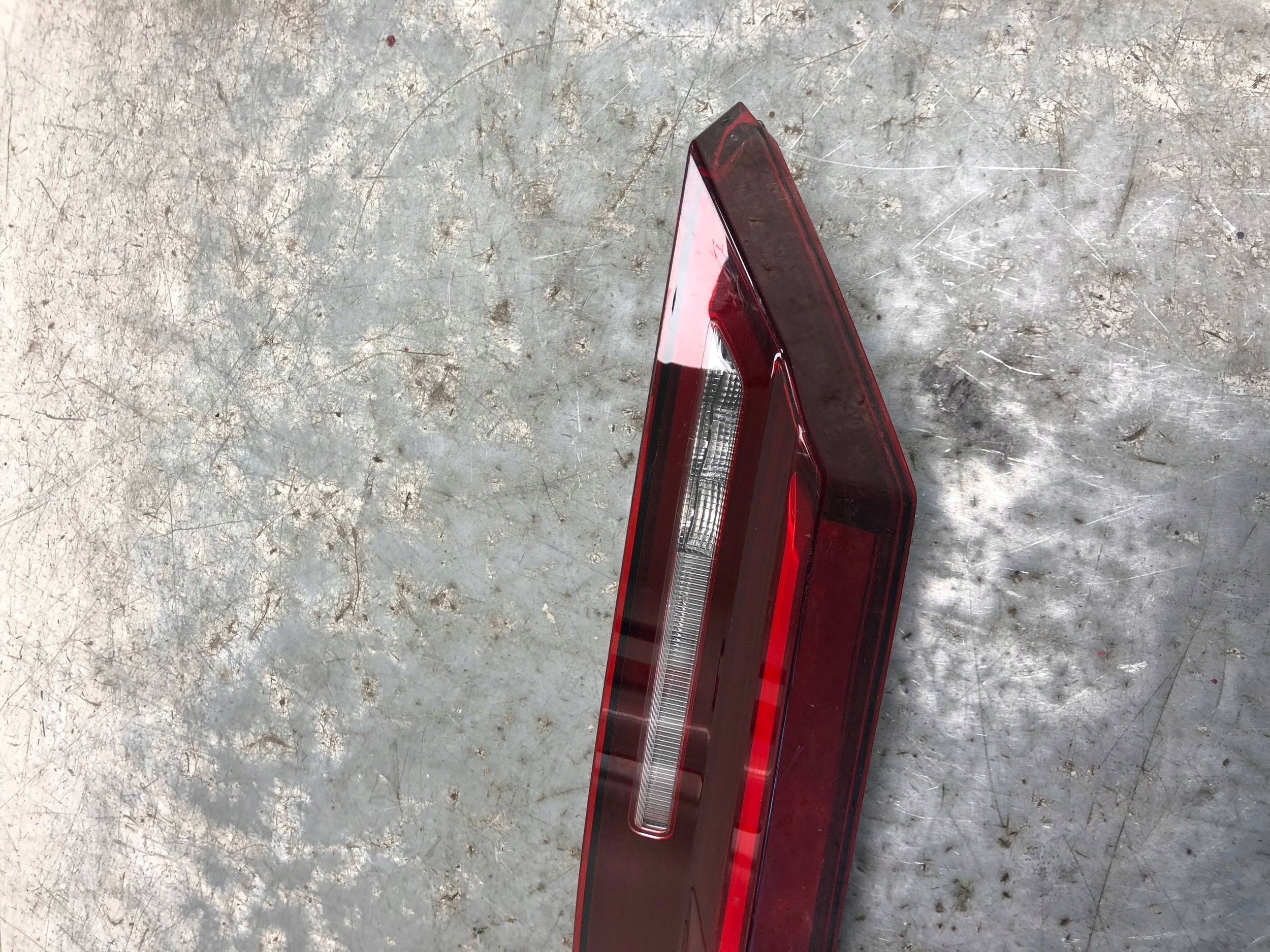 light LED left rear part to the bonnet BMW X1 U11