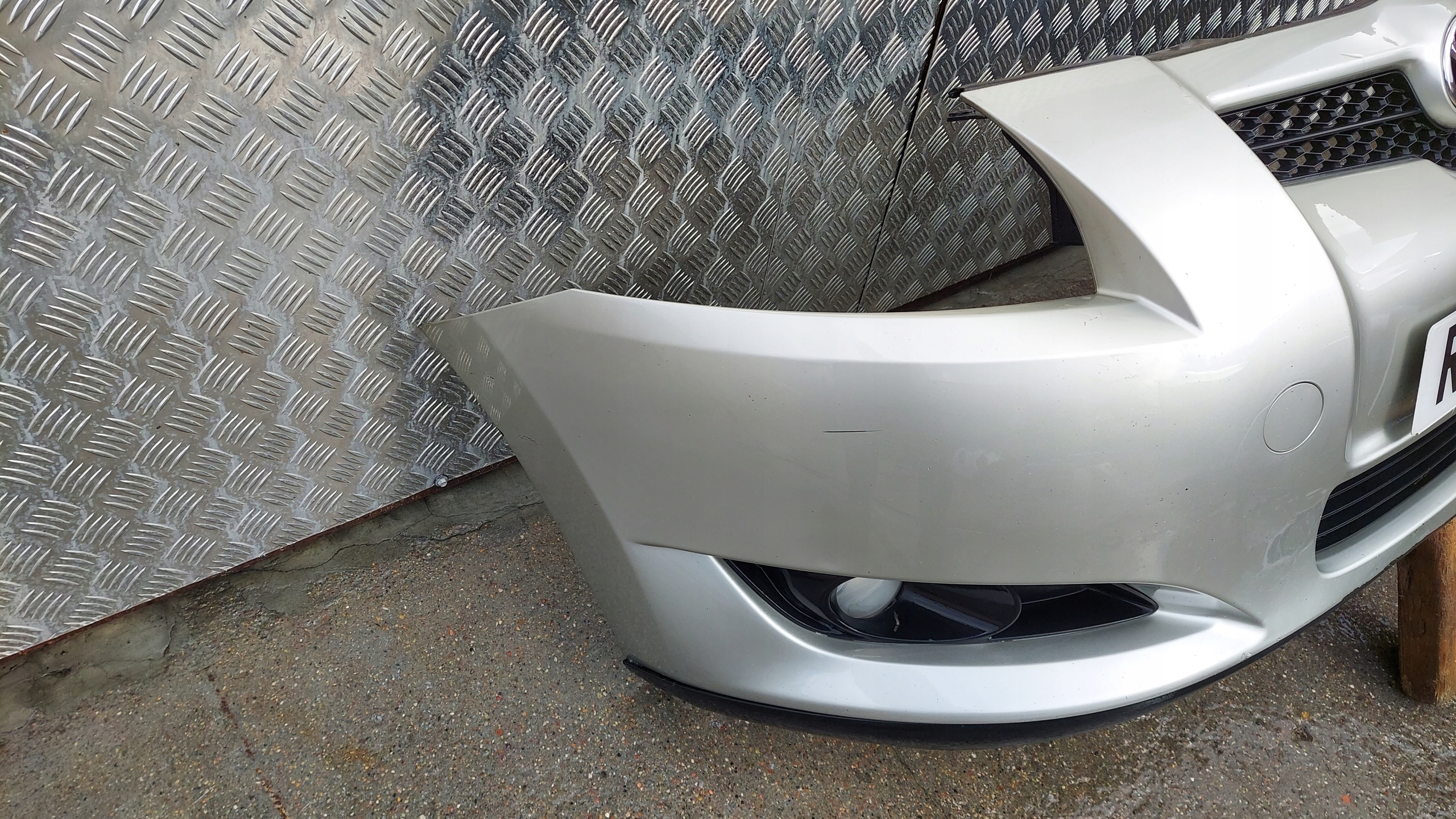 bumper TOYOTA AURIS 06-10 LAK: 1C0