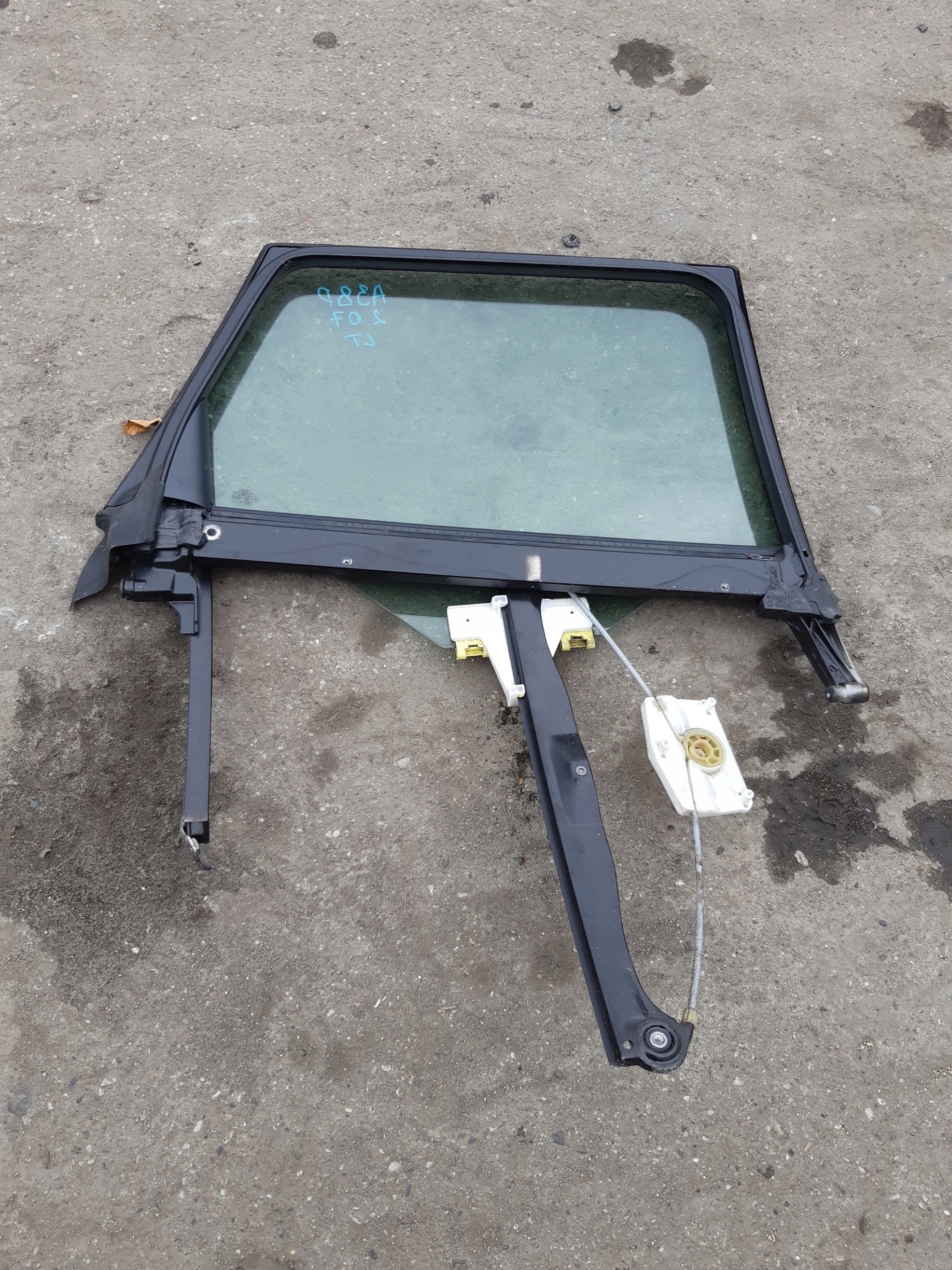 AUDI A3 8P 5D RAMA window side door left rear part