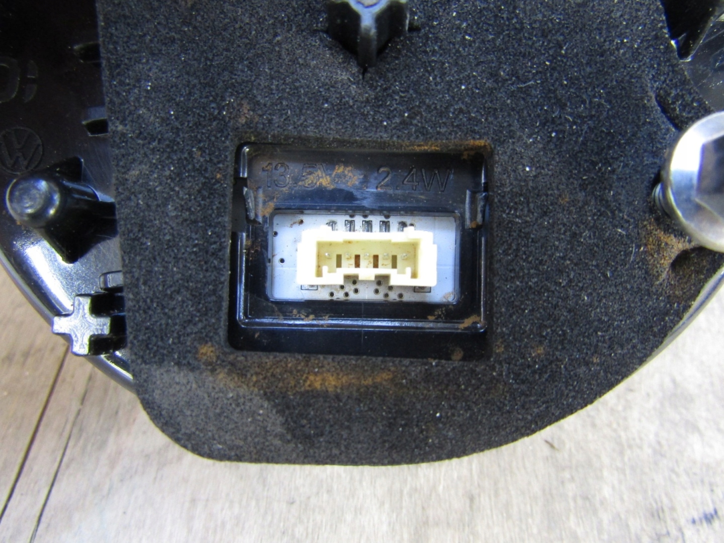 Znaczek emblemat logo VW GOLF 6 IV 606880015 Waga produktu z opakowaniem jednostkowym 1 kg