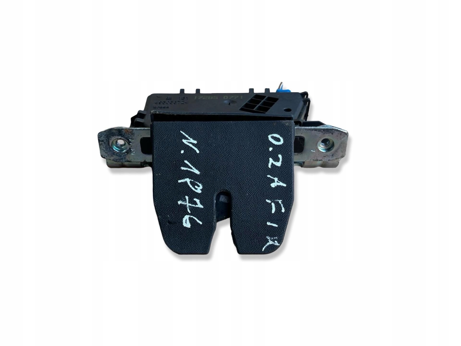 lock bonnet boot Opel Zafira B facelift 2011 1317285