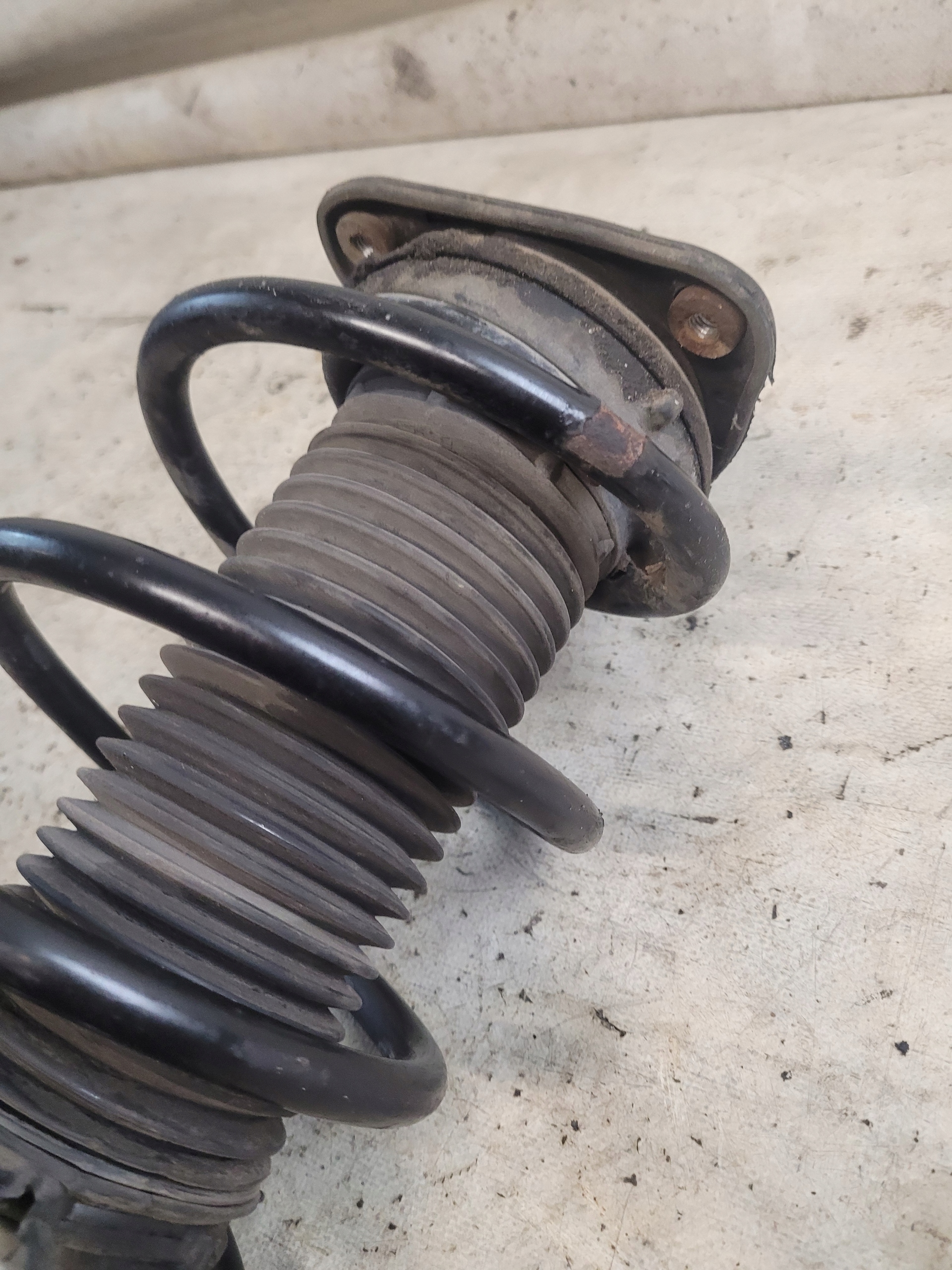 shock absorber right front SG334700 MAZDA 3 and BK 1.6B