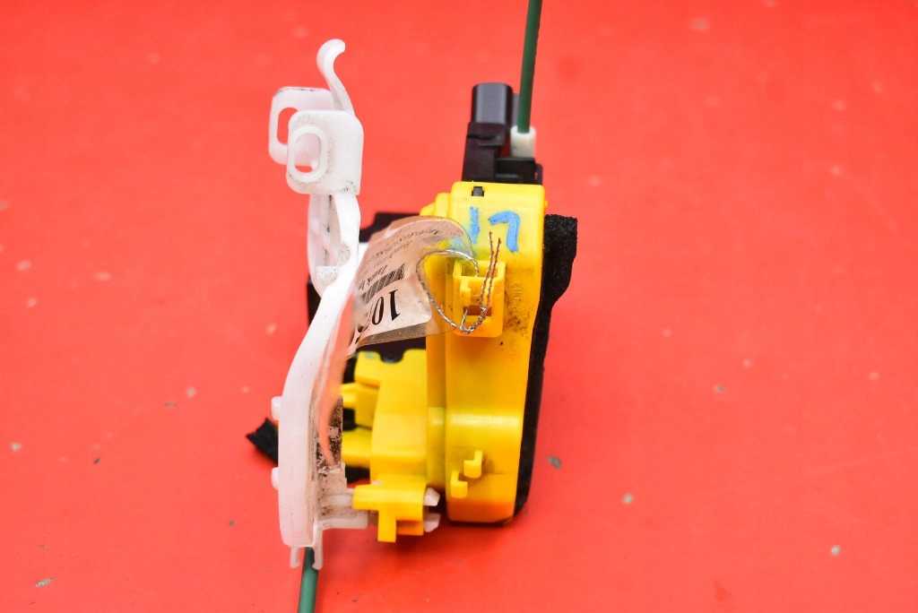 lock door left front front EU 81310-A6000 HYUNDAI I30 2 II GD 5D HB 12