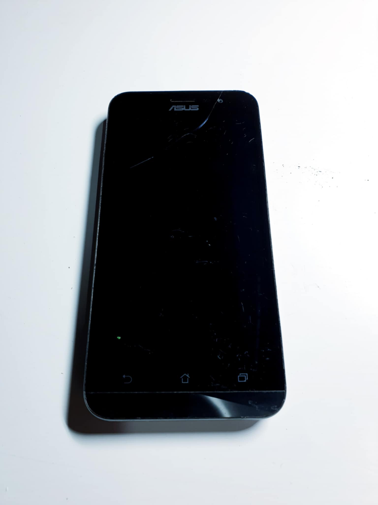 Смартфон Asus ZenFone 2 ГБ / 16 ГБ 4G (LTE) черный