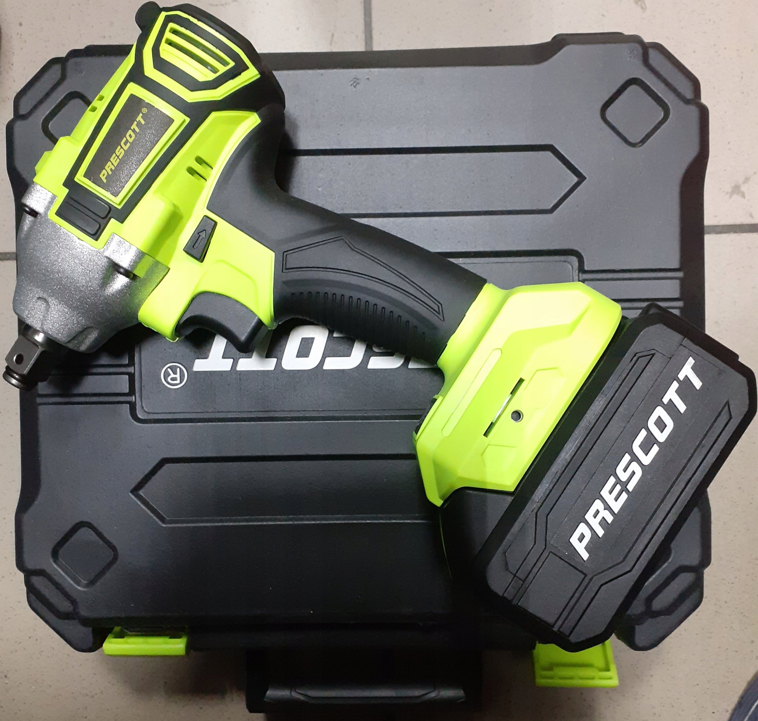 KLUCZ UDAROWY AKUMULATOROWY 2X BATERIA 350NM