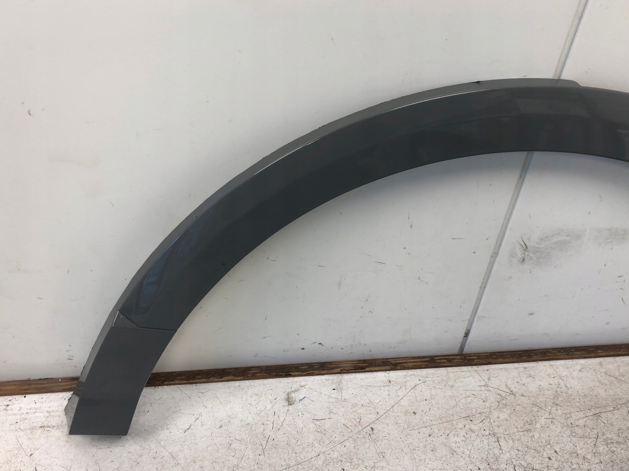 modanatura parafango sinistra posteriore AUDI Q2 81A853817A