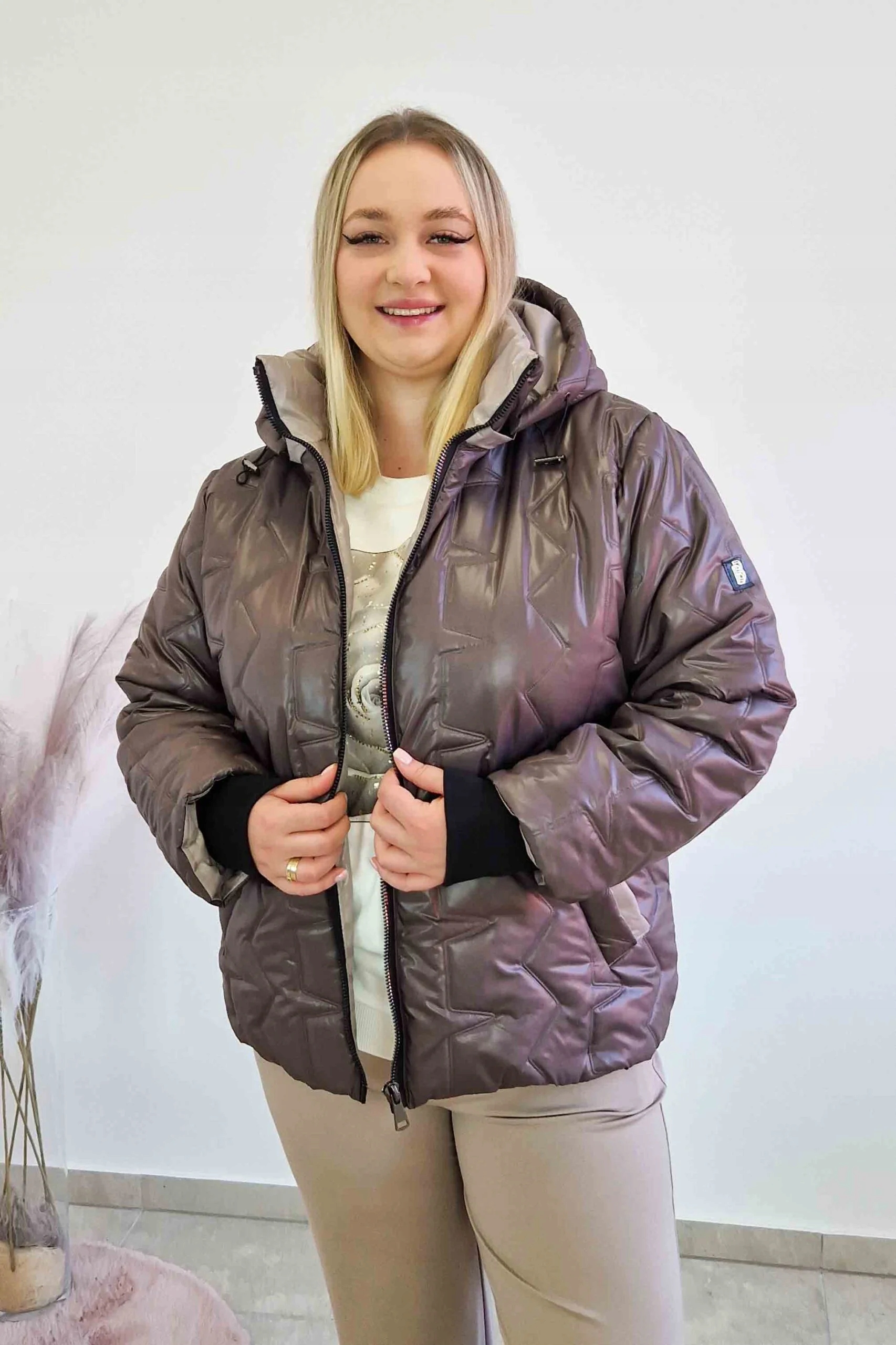 Krátká dámská Zimní Bunda s odnímatelnou kapucí Čokoládová 48