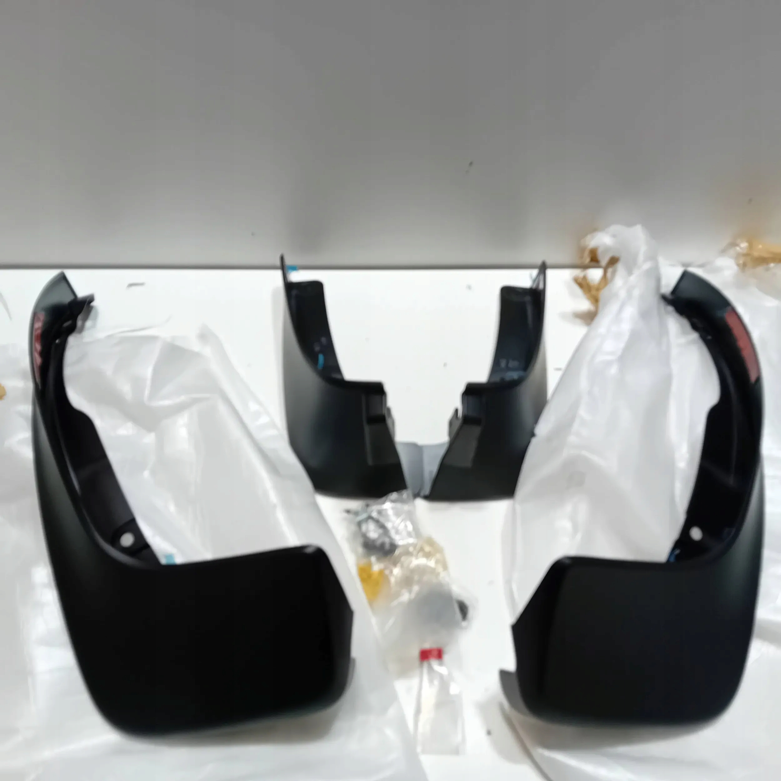 SUZUKI IGNIS III 16- CHLAPACZ CHLAPACZE TYŁ PRZÓD KOMPLET NOWE OEM Numer katalogowy oryginału 72201-62R01-BK2