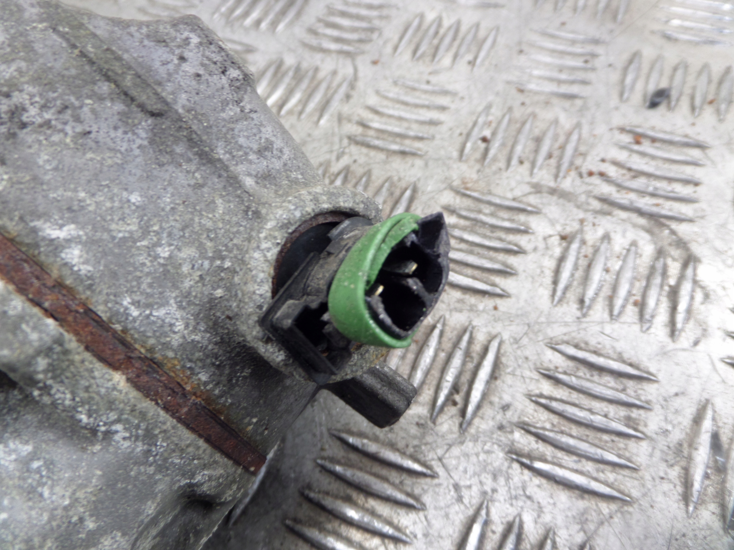 Opel OE 13427705 compressor; of the air conditioning compressor