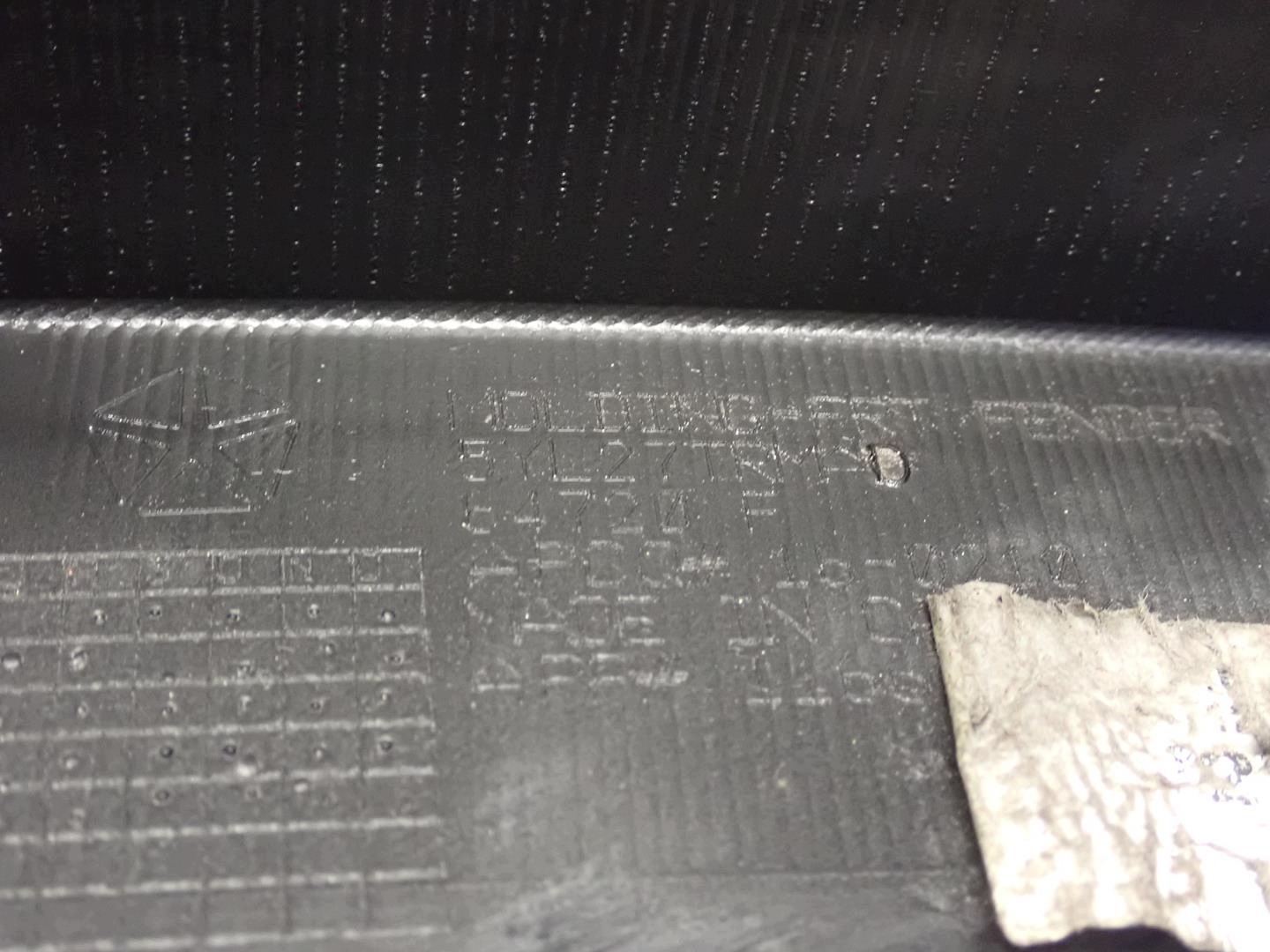 Moulage Aile Gauche Avant DODGE RAM 2019- 5YL27TRMAD