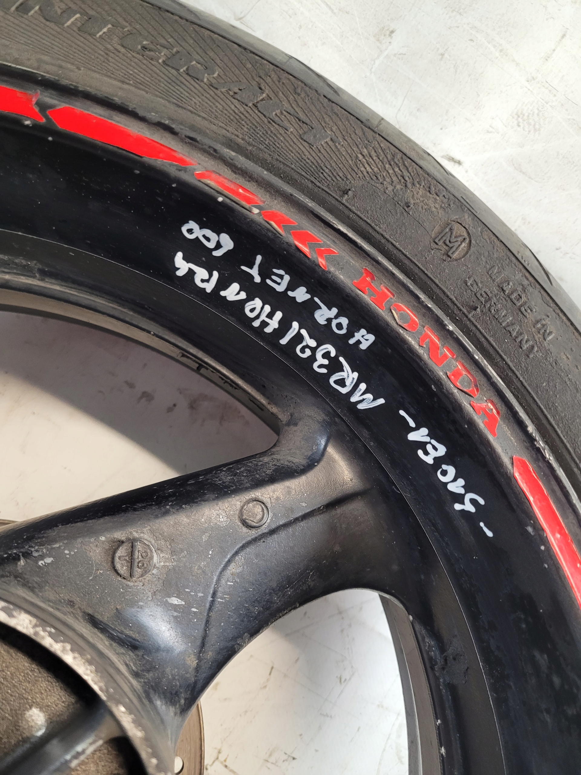 disk záď 17" HONDA CB 600 F PC34 98-03r.