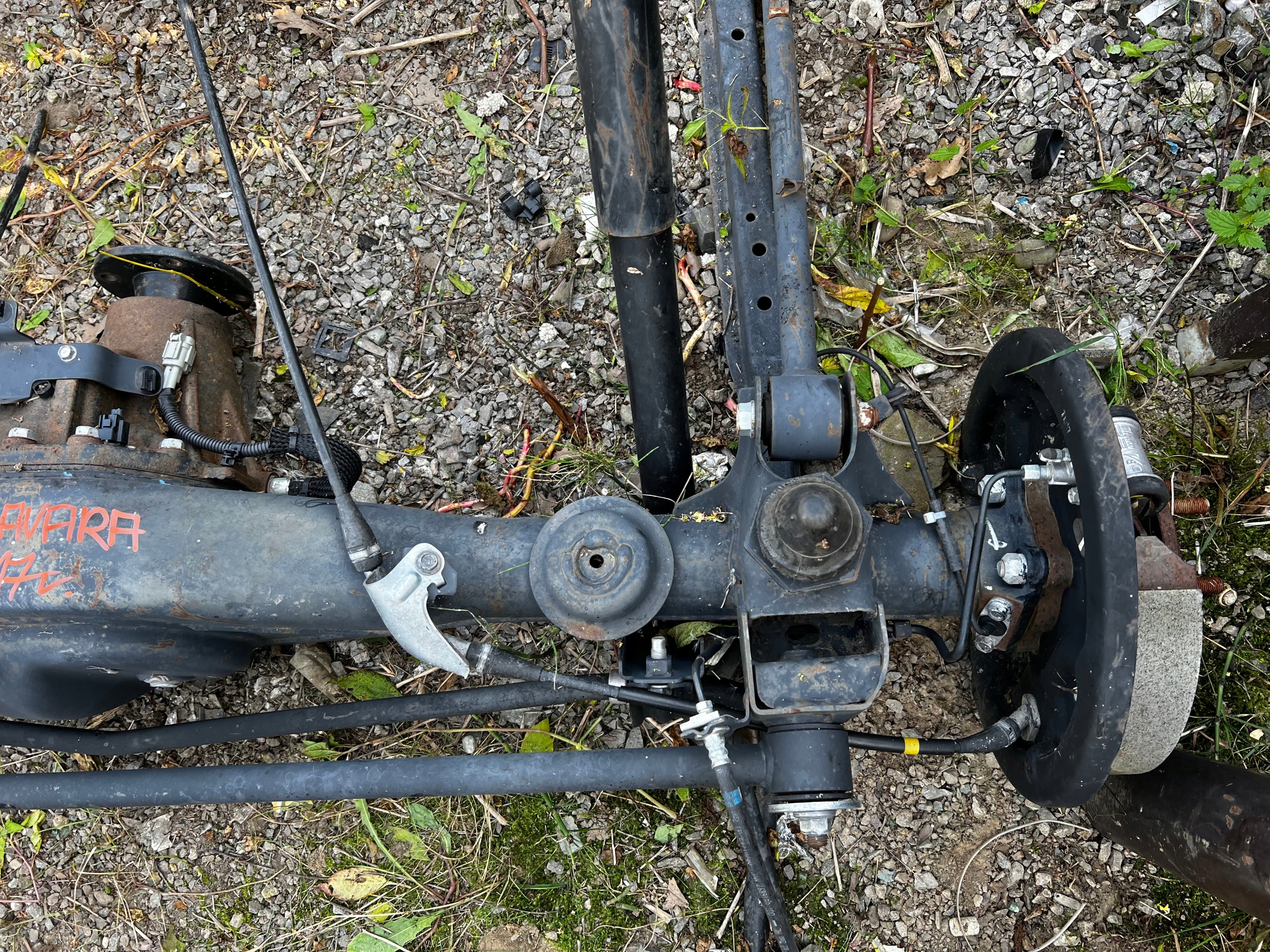 ZAWIESZENIE TYLNA OŚ MOST NISSAN NAVARA 2017 ROK Typ samochodu 4x4/SUV Samochody osobowe