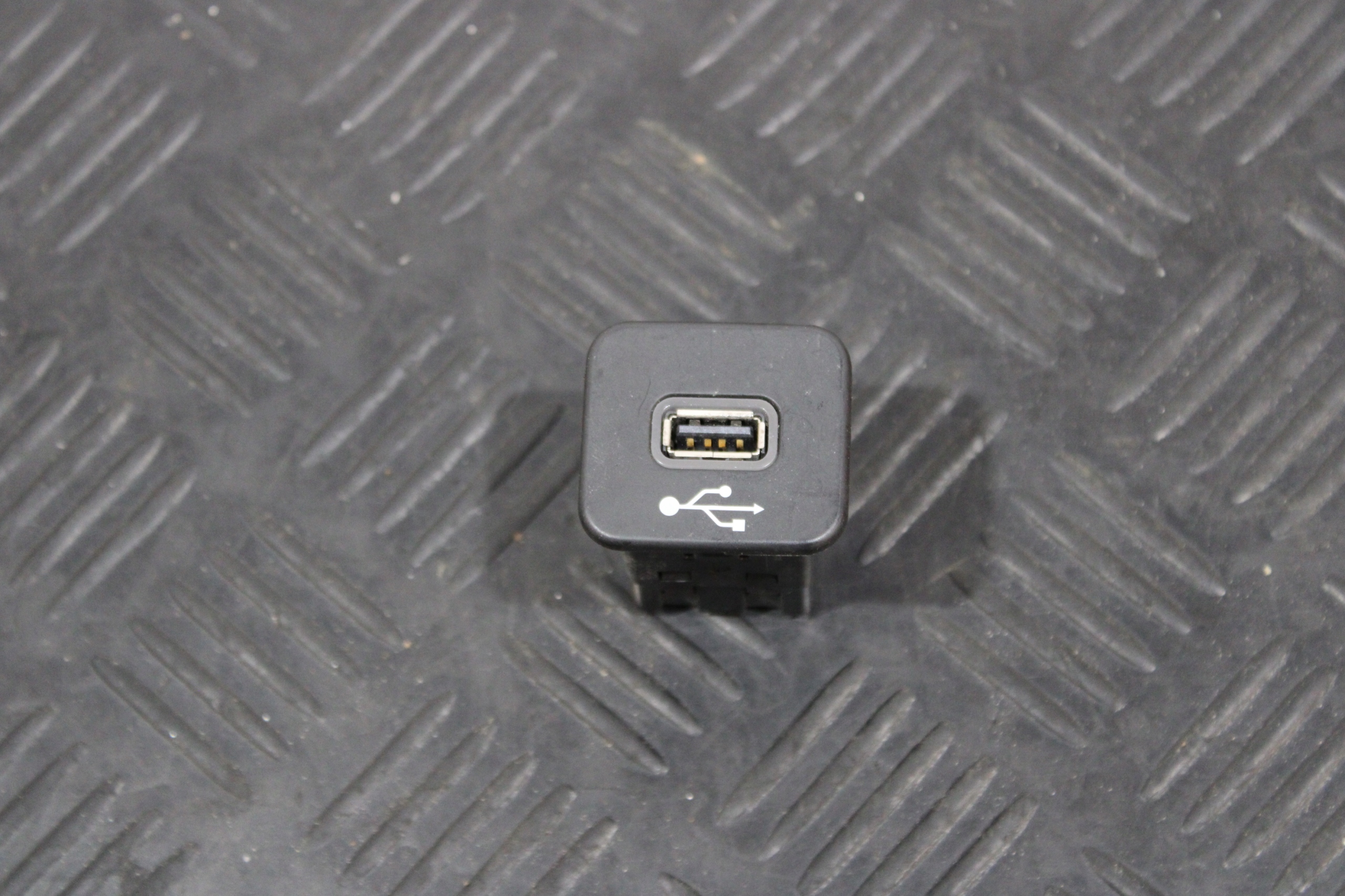 adapter USB 735600659 JEEP RENEGADE