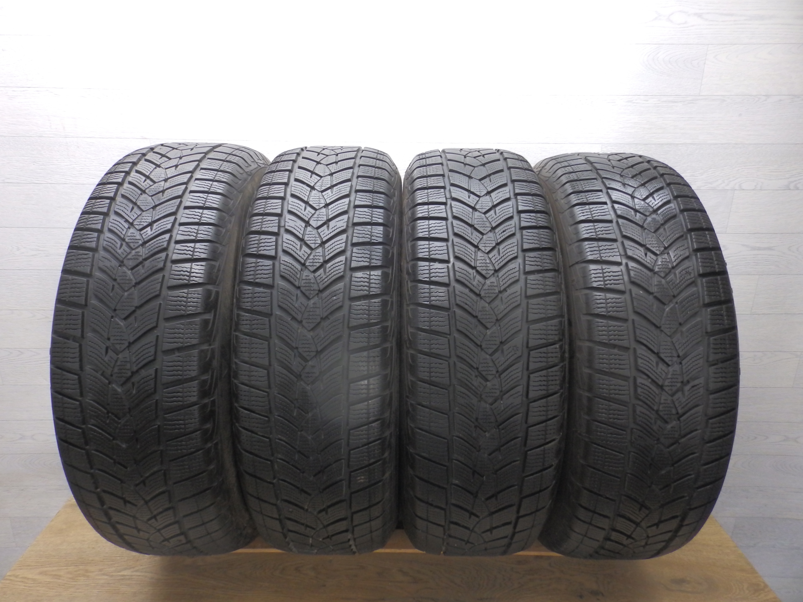 Opony zimowe Goodyear Ultra Grip Performance Gen-1 215/65/17