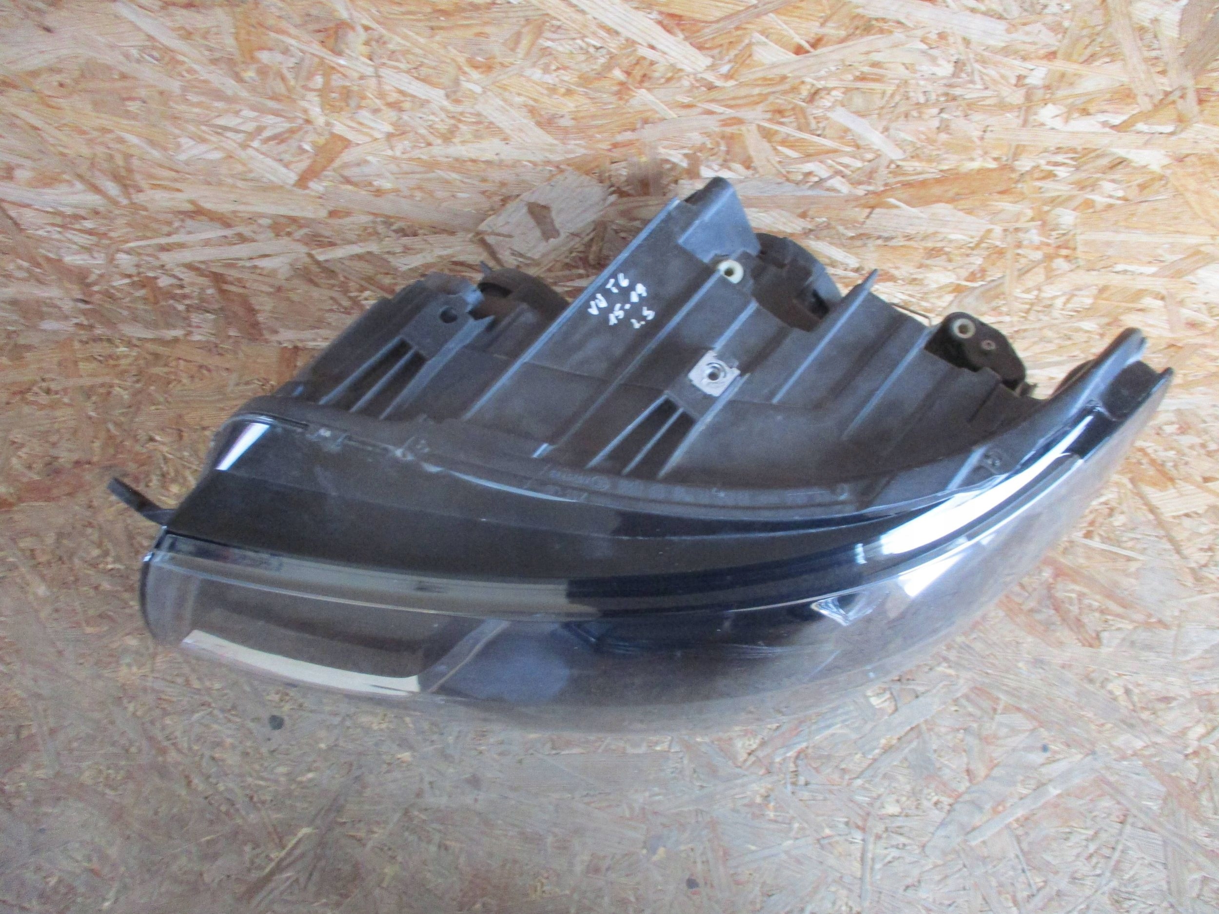 light front front left VW T6 7E1