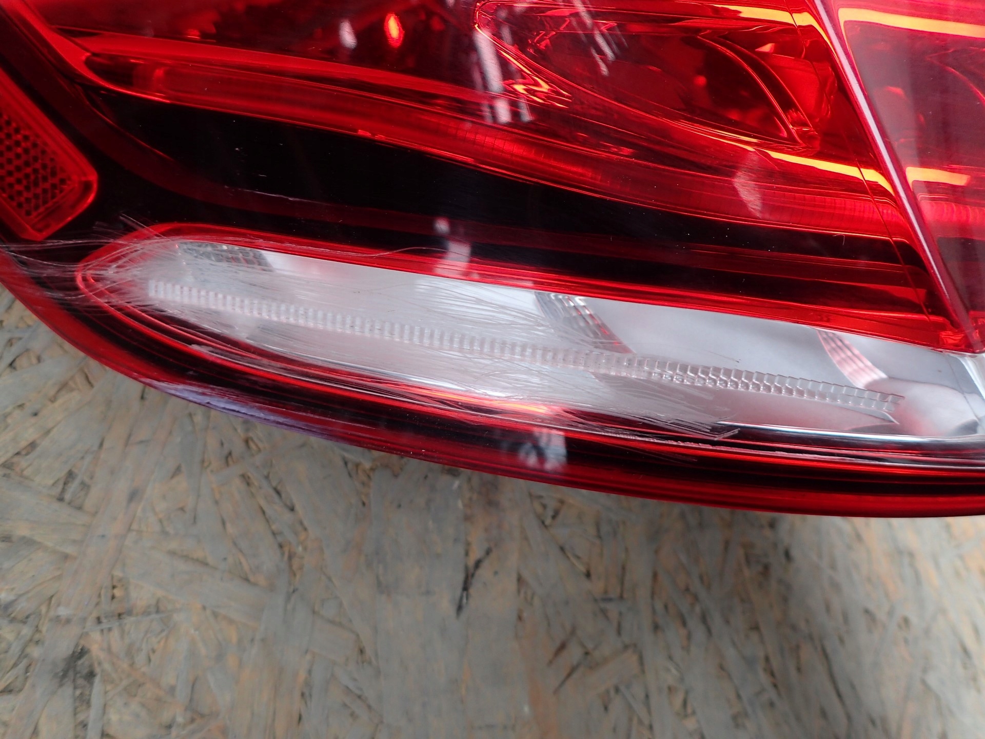 light left rear MERCEDES E KLASA 212 LIFT sedan