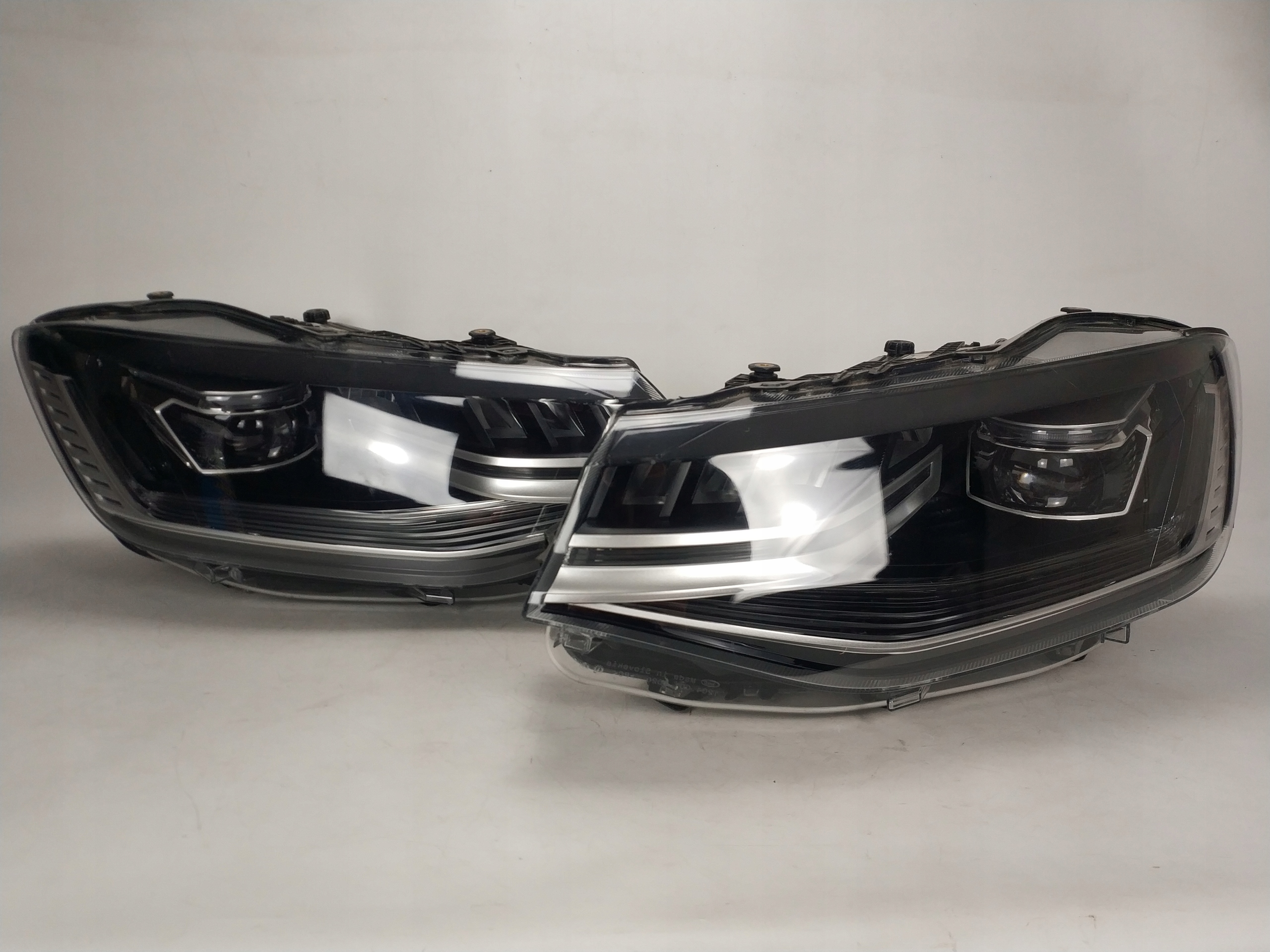 VW CADDY IV 2K8 20r- lampy FULL LED przód KOMPLET