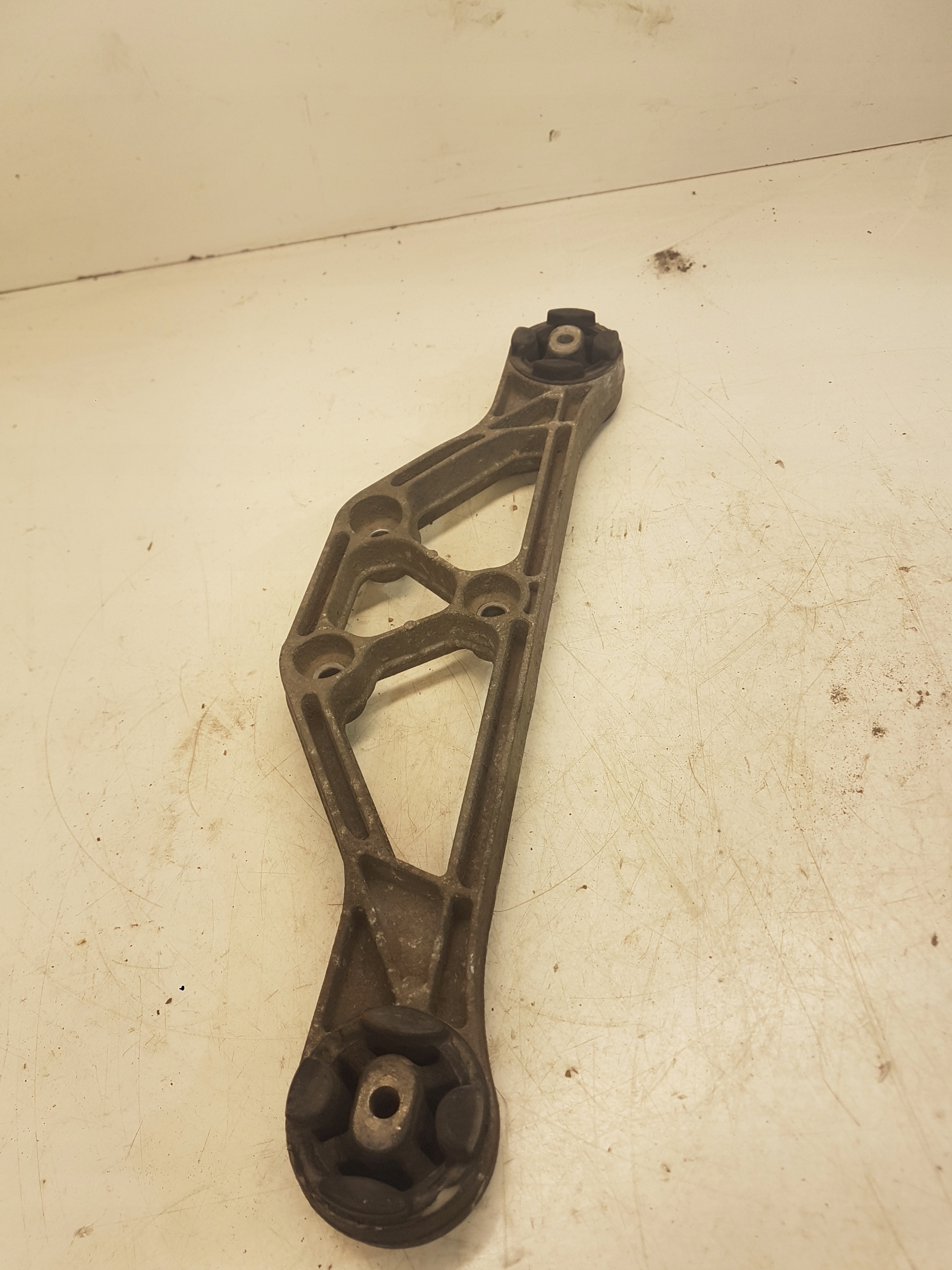 SUPPORTO MOSTU AUDI A8 D3 LIFT 4E0599285A