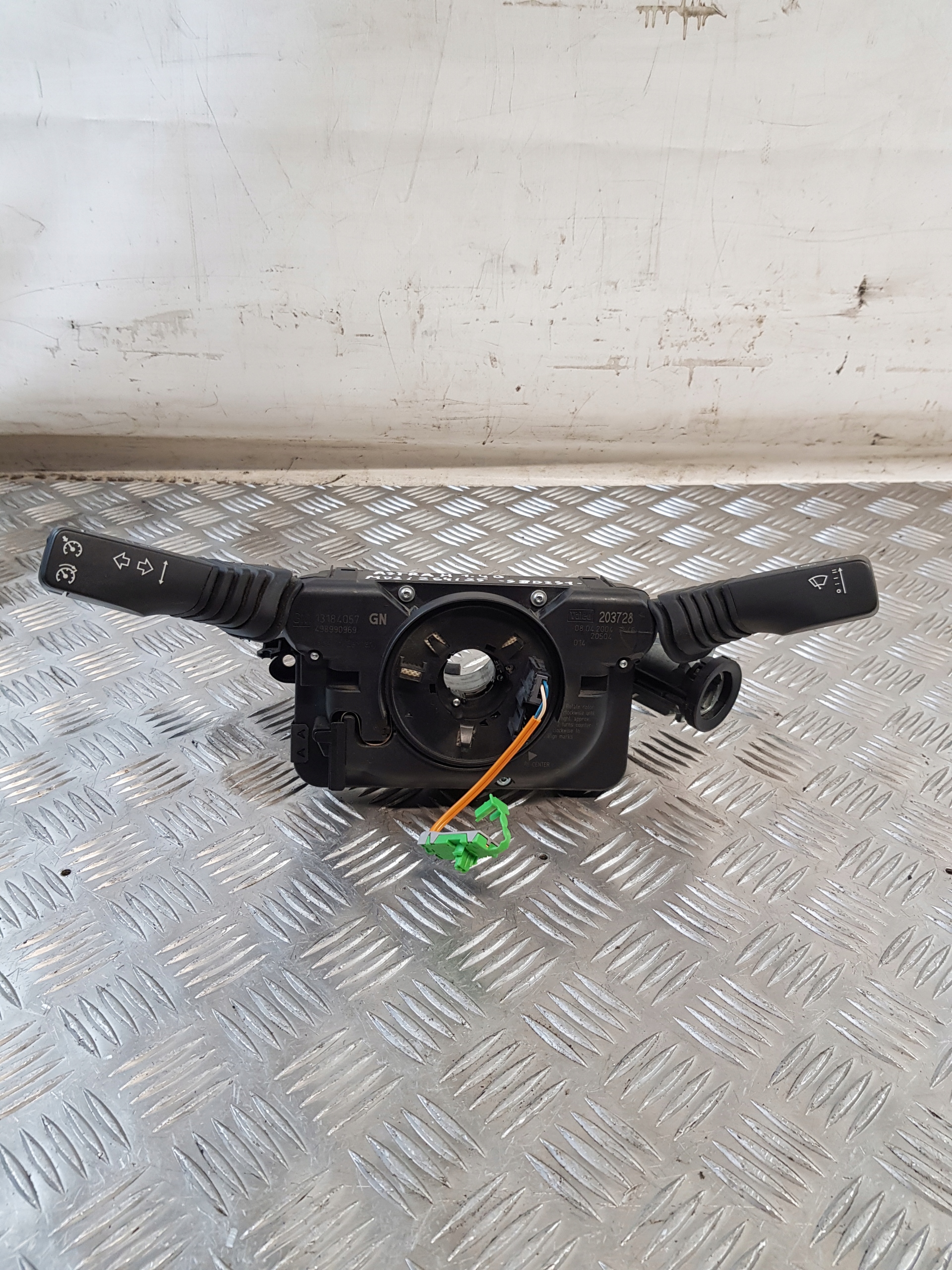 steering wheel levers and controls ring ignition 13184057GN 203728 OPEL ASTRA H 04R- EU