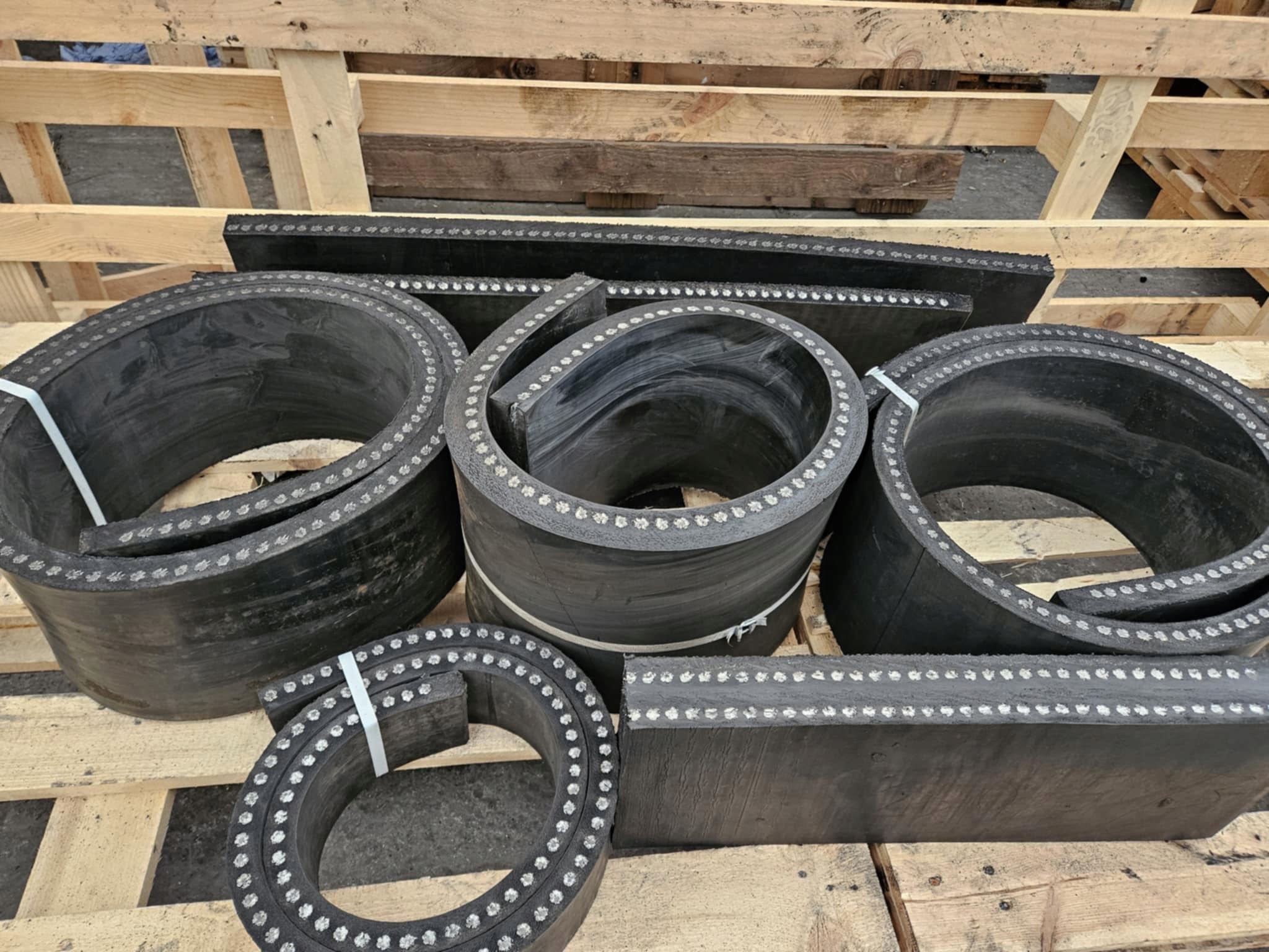 Guma na pluh radlice 220 cm x 15 cm x 3 cm Vyzbrojená vertikálními lany