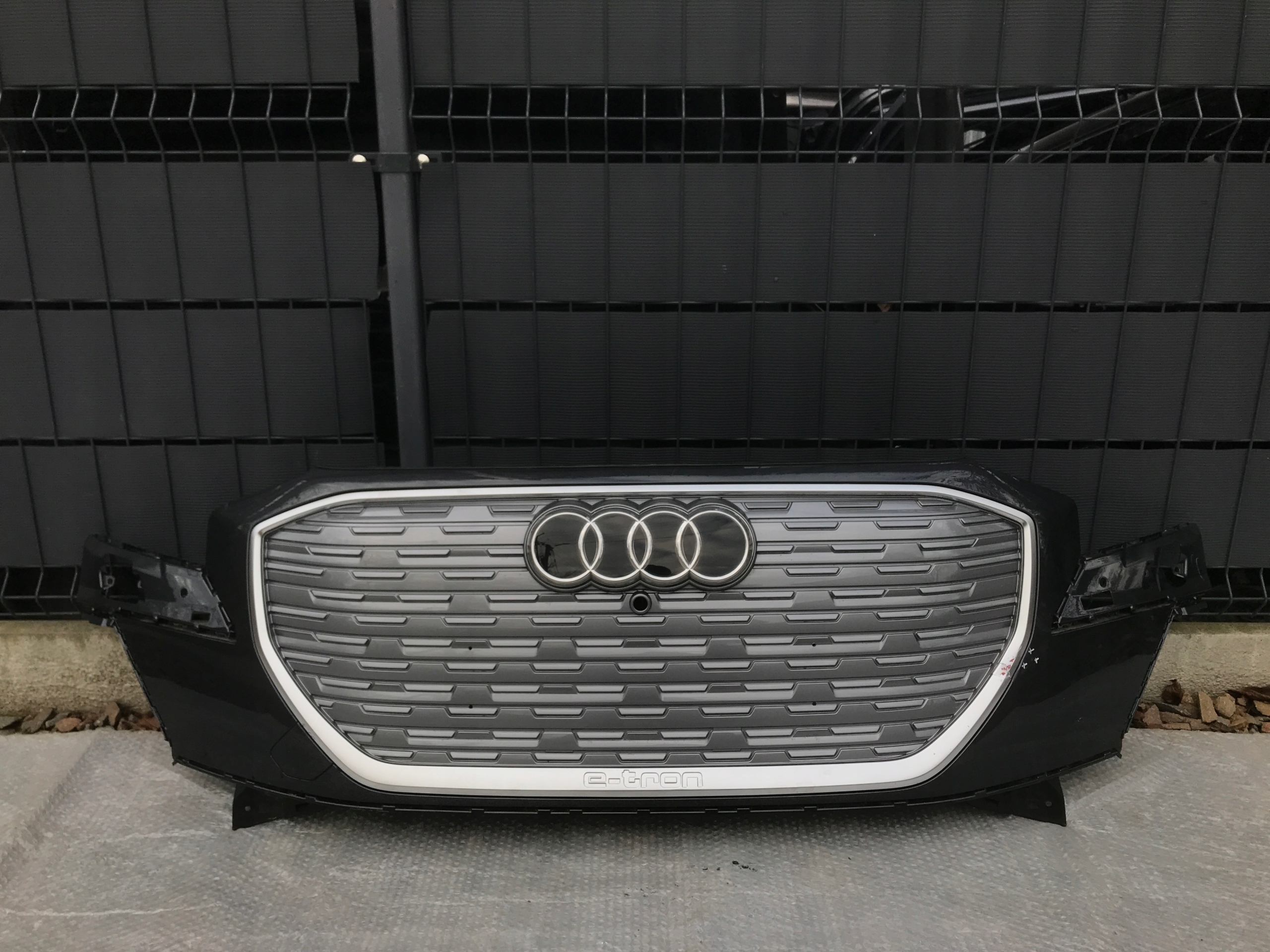 Audi Q4 Kühlergrill FRONTGRILL Kühlergitter - Thumbnail 1