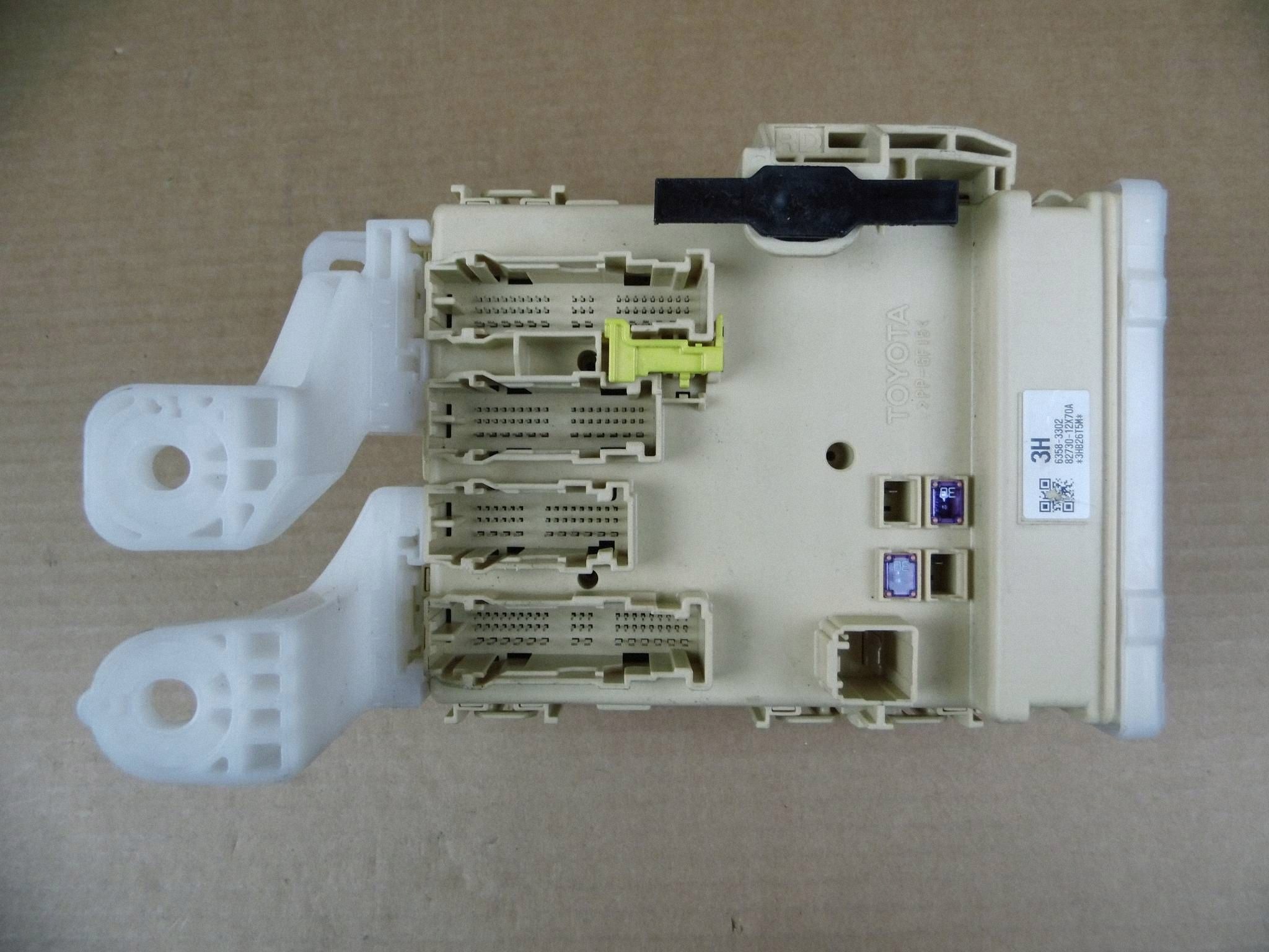 Toyota Auris II comfort control unit control unit 82730-12X70A