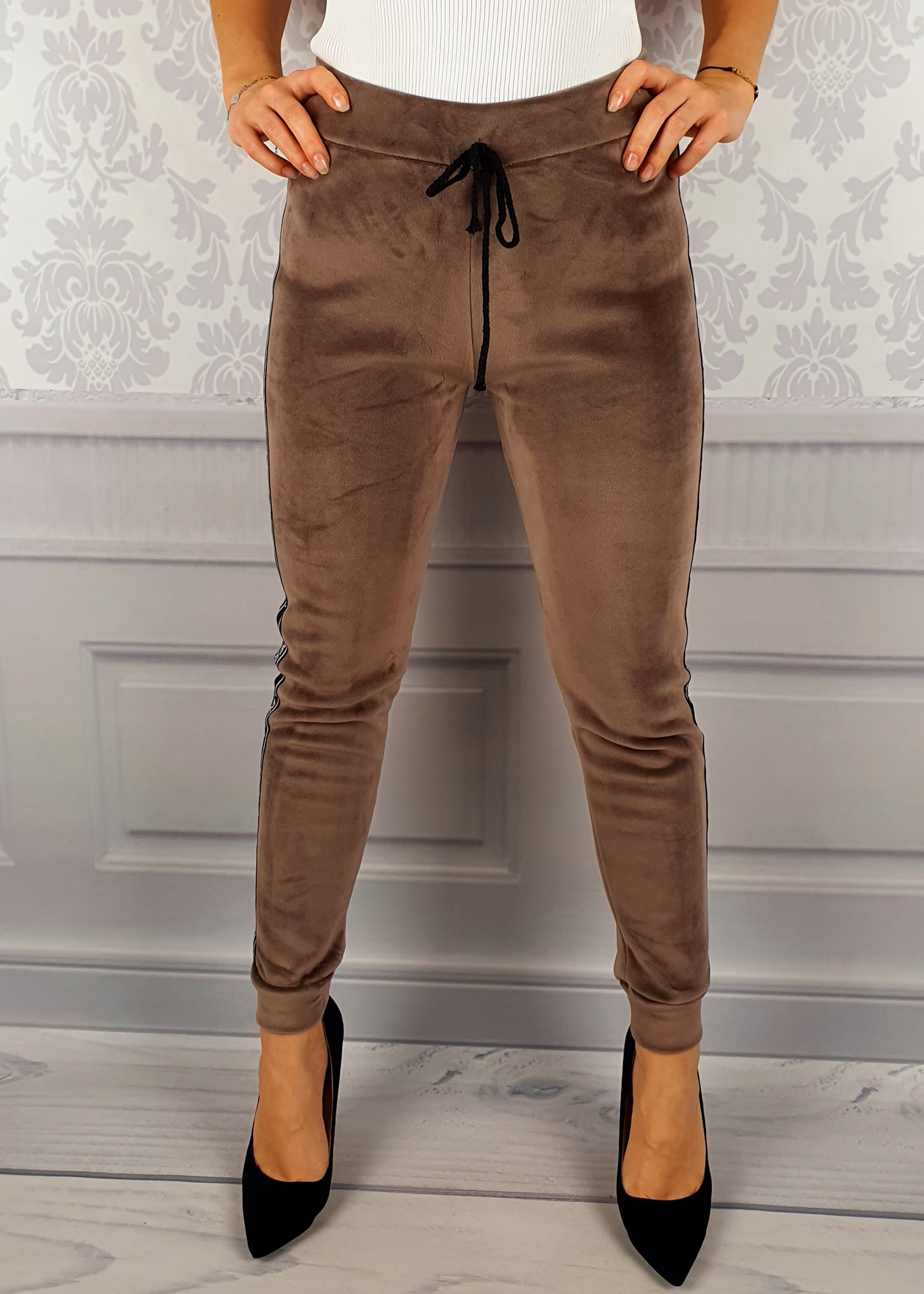 #OCIEPLANE - SPODNIE - DRESOWE - DAMSKIE - WELUR Długość nogawki długa